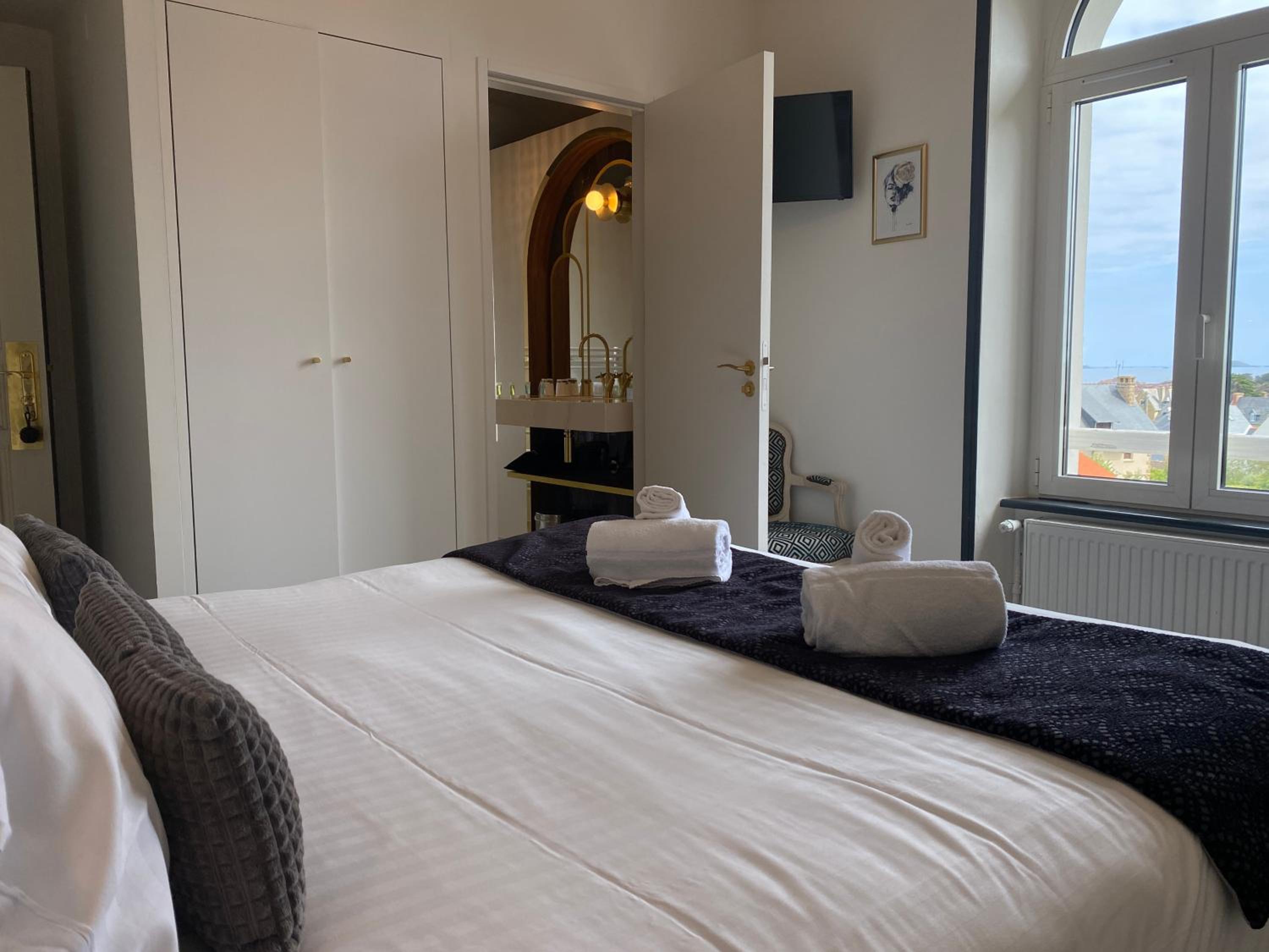 Superior Double Room with Sea View - Photo 7