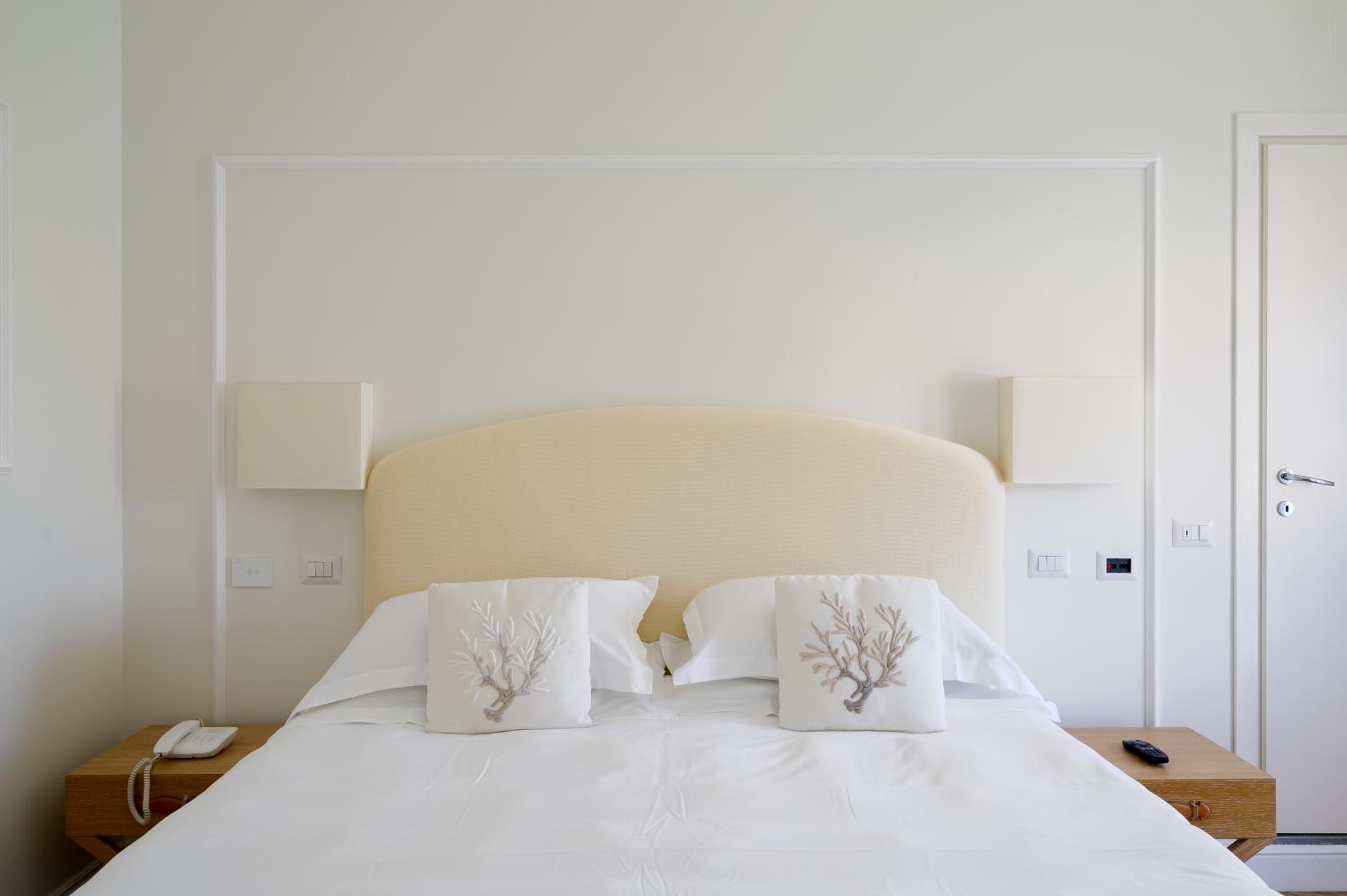 Double or Twin Room with Sea View photo 2