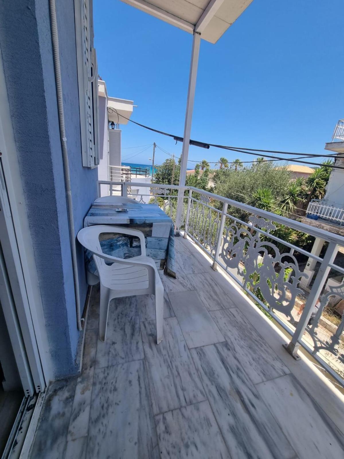 Deluxe Double Room with Side Sea View