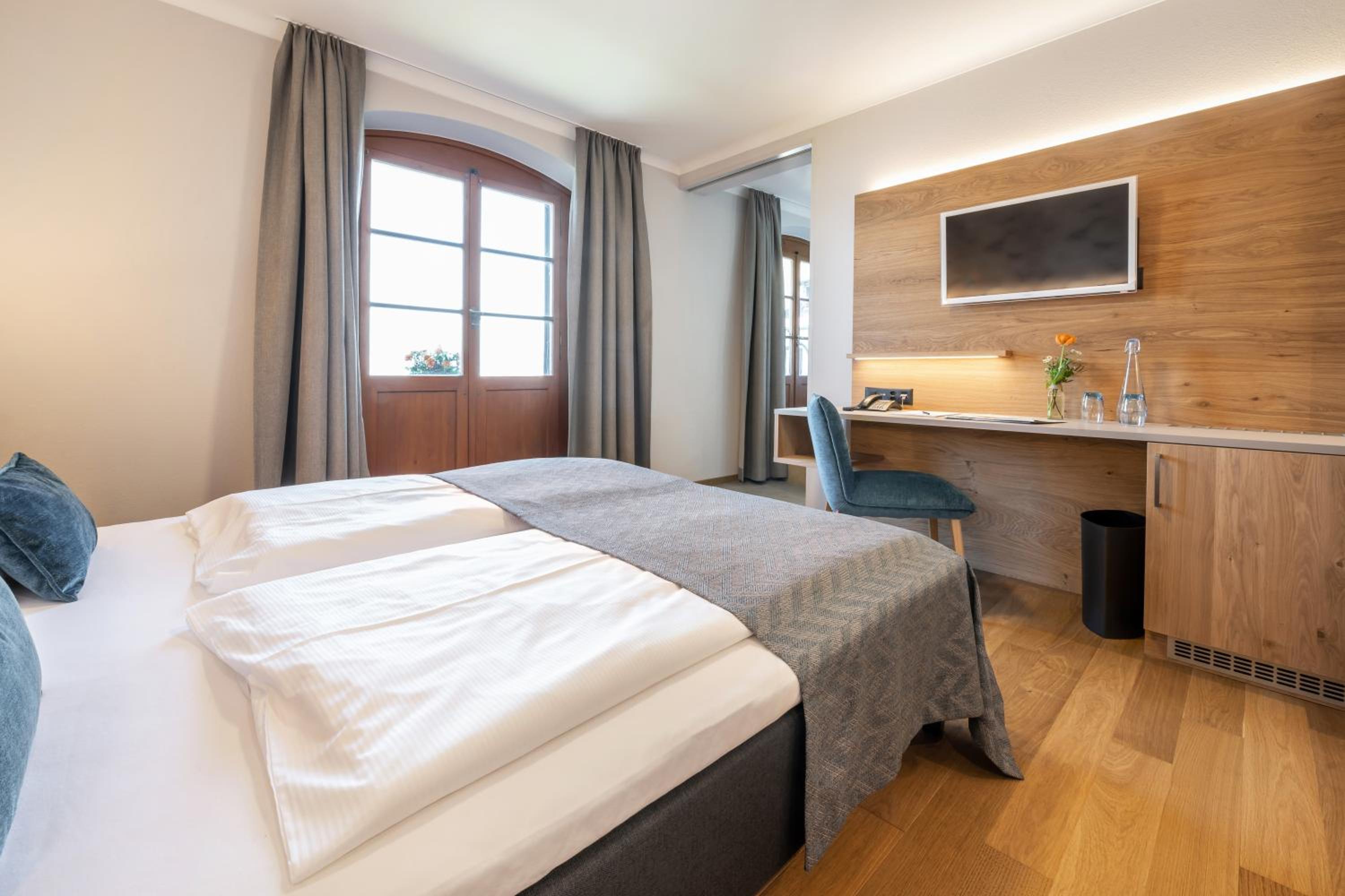 Deluxe Double Room with Balcony - Photo 2