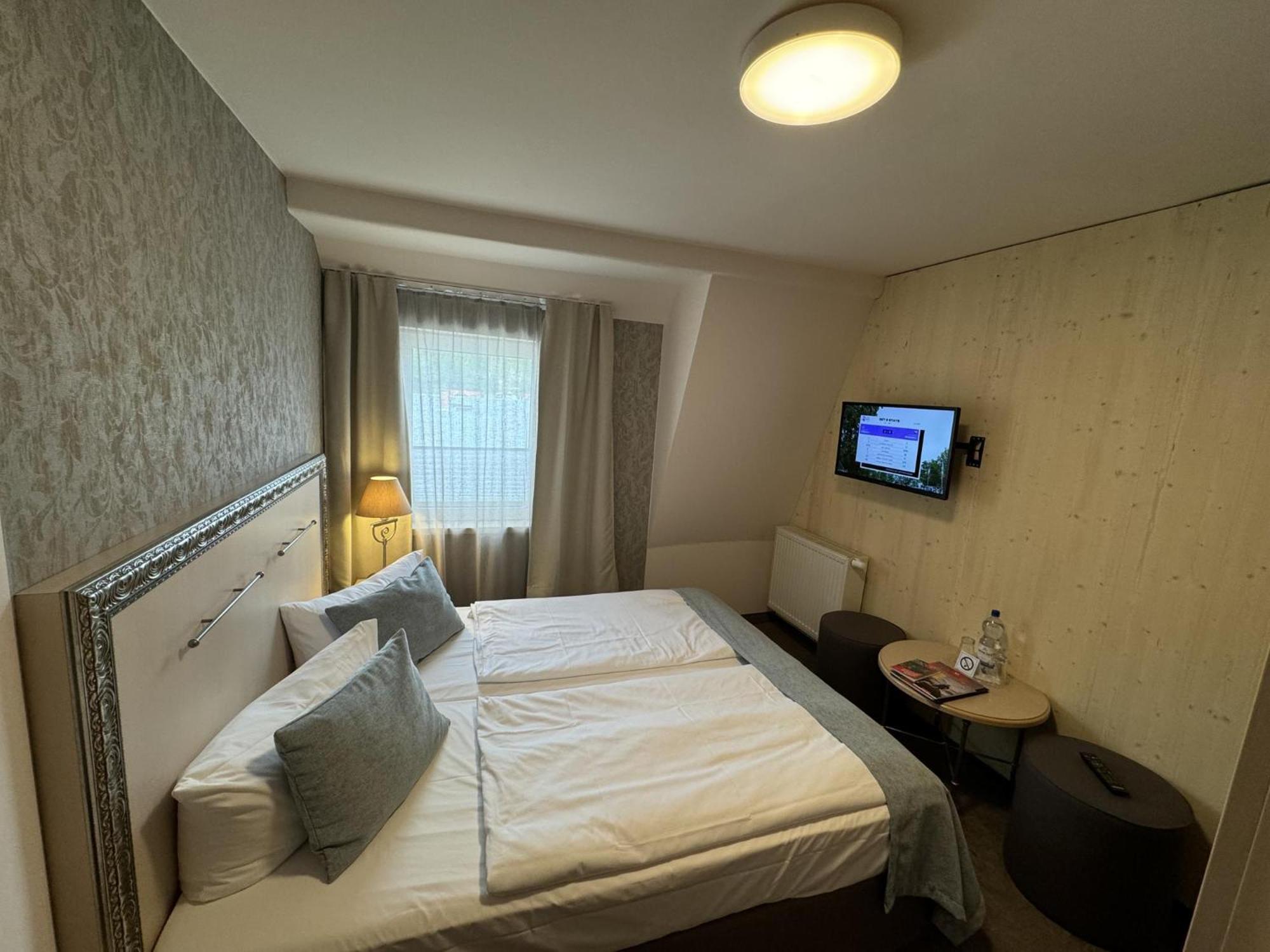 Small Double Room photo 2