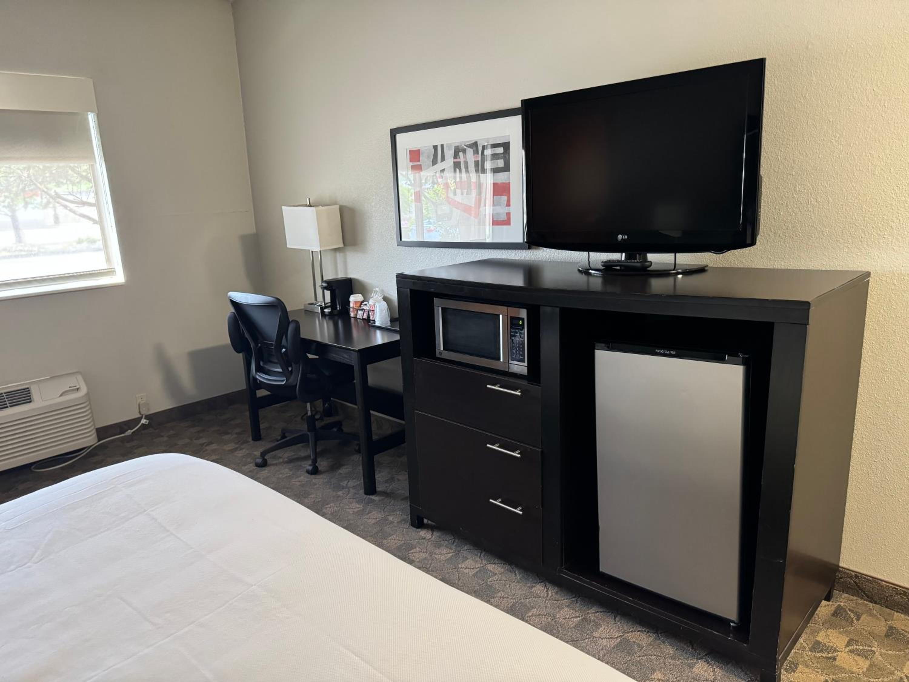King Room - Disability Access - Non-Smoking - Photo 1