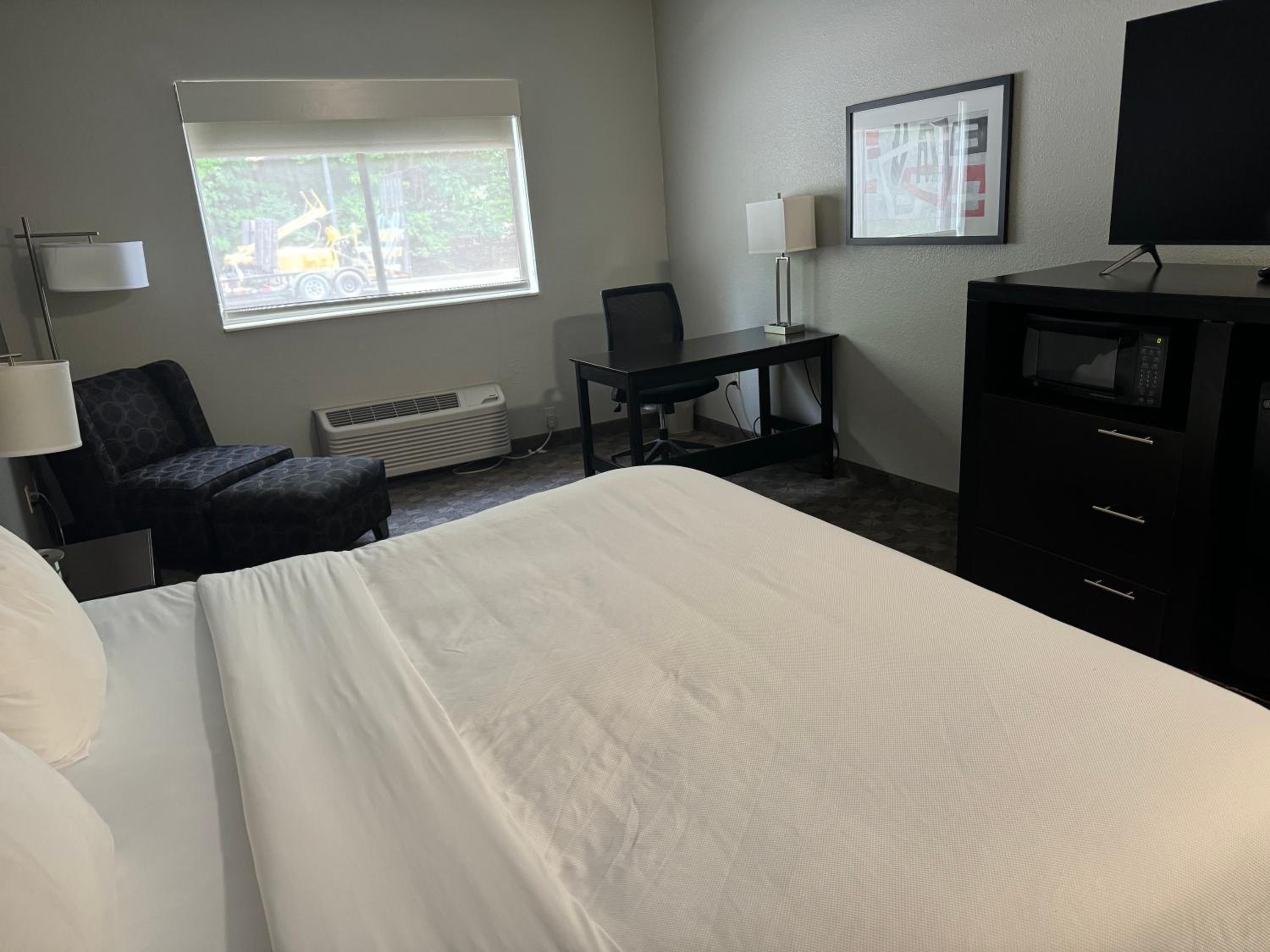 King Room - Non Smoking - Photo 3