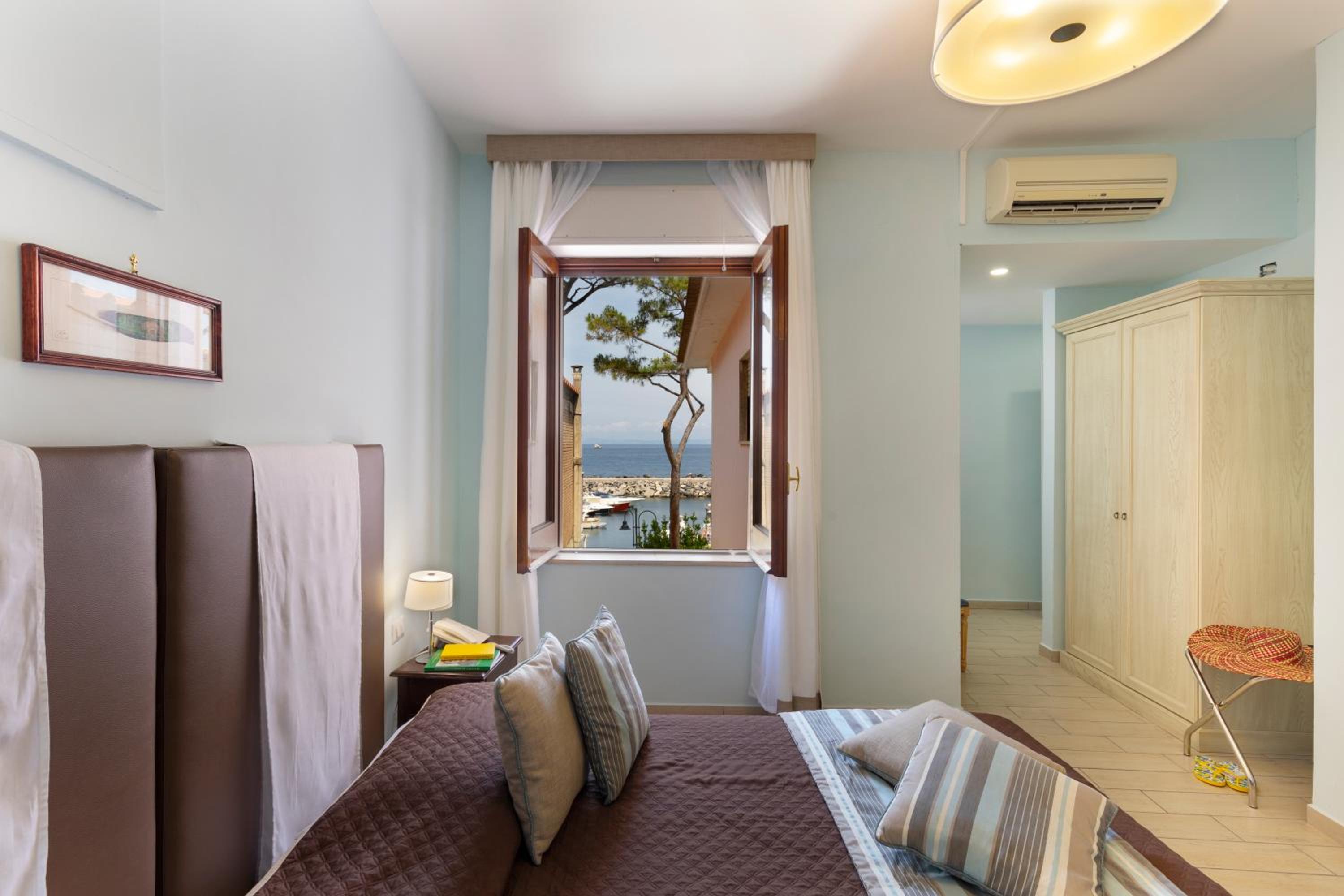 Standard Double or Twin Room photo 1