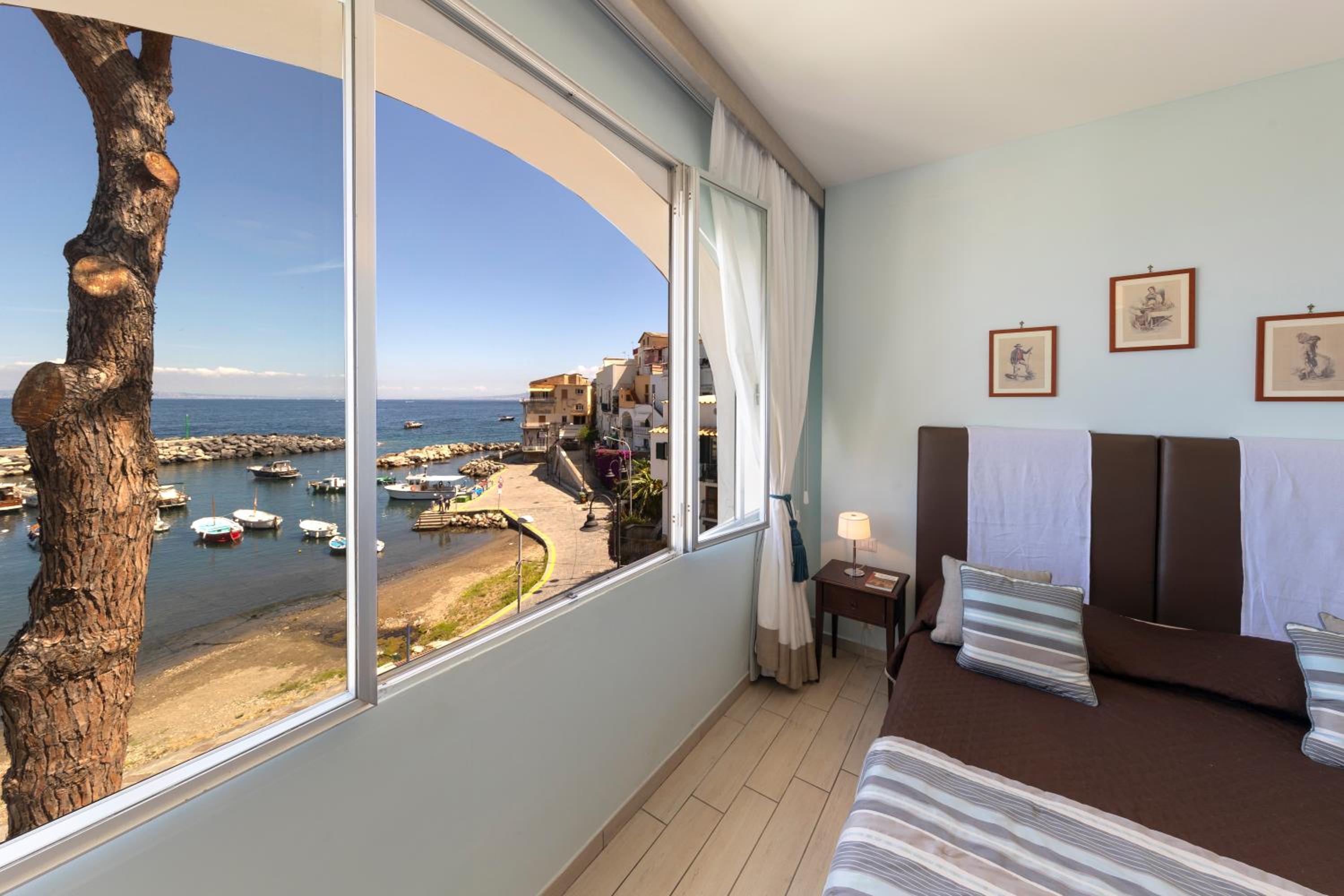 Family Room with Sea View photo 2