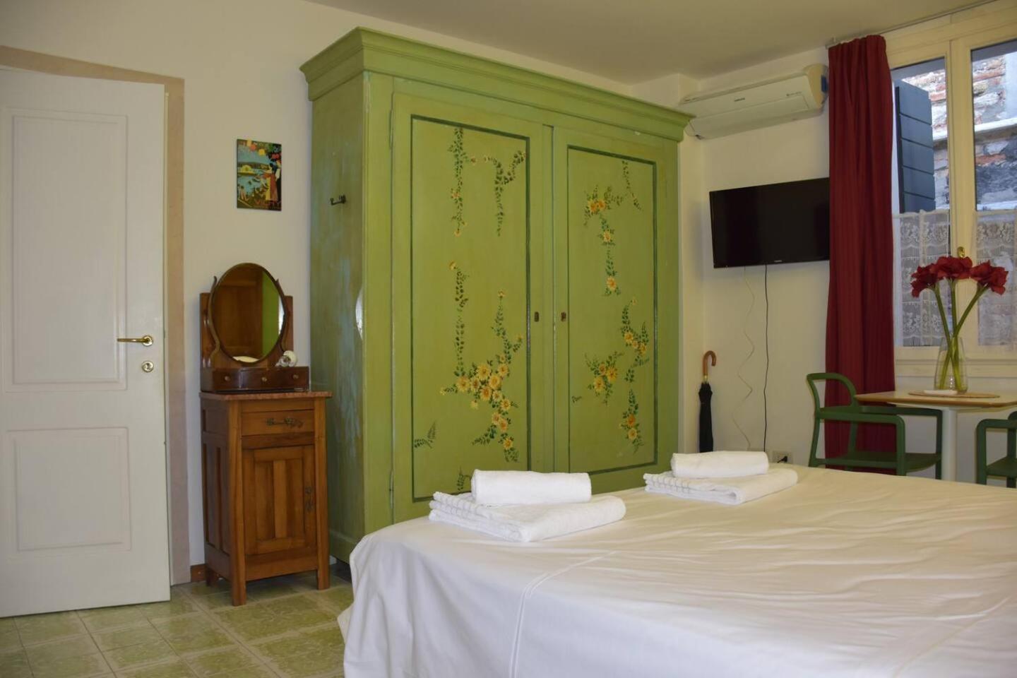 Double Room with Private Bathroom photo 2
