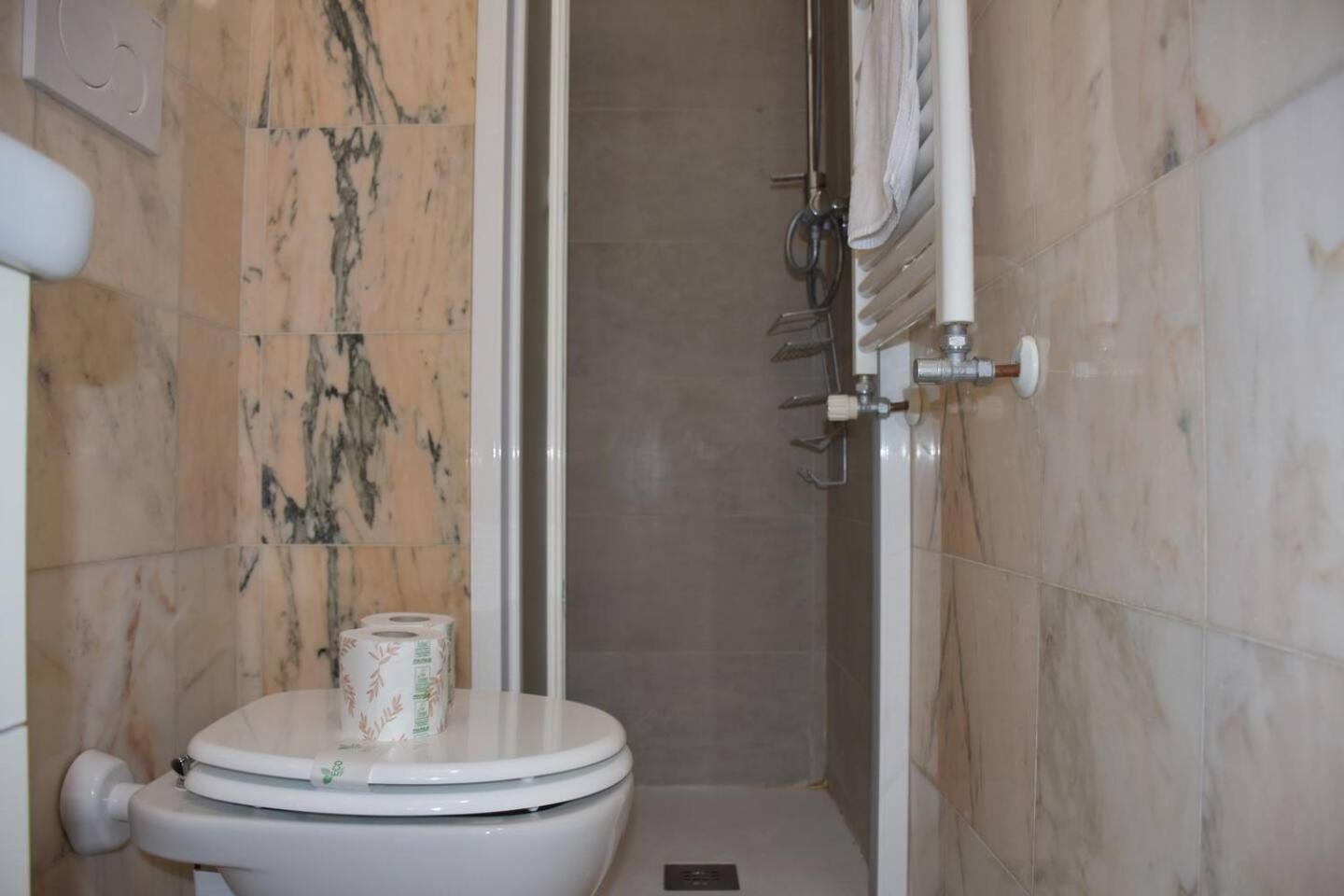 Double Room with Private Bathroom photo 2
