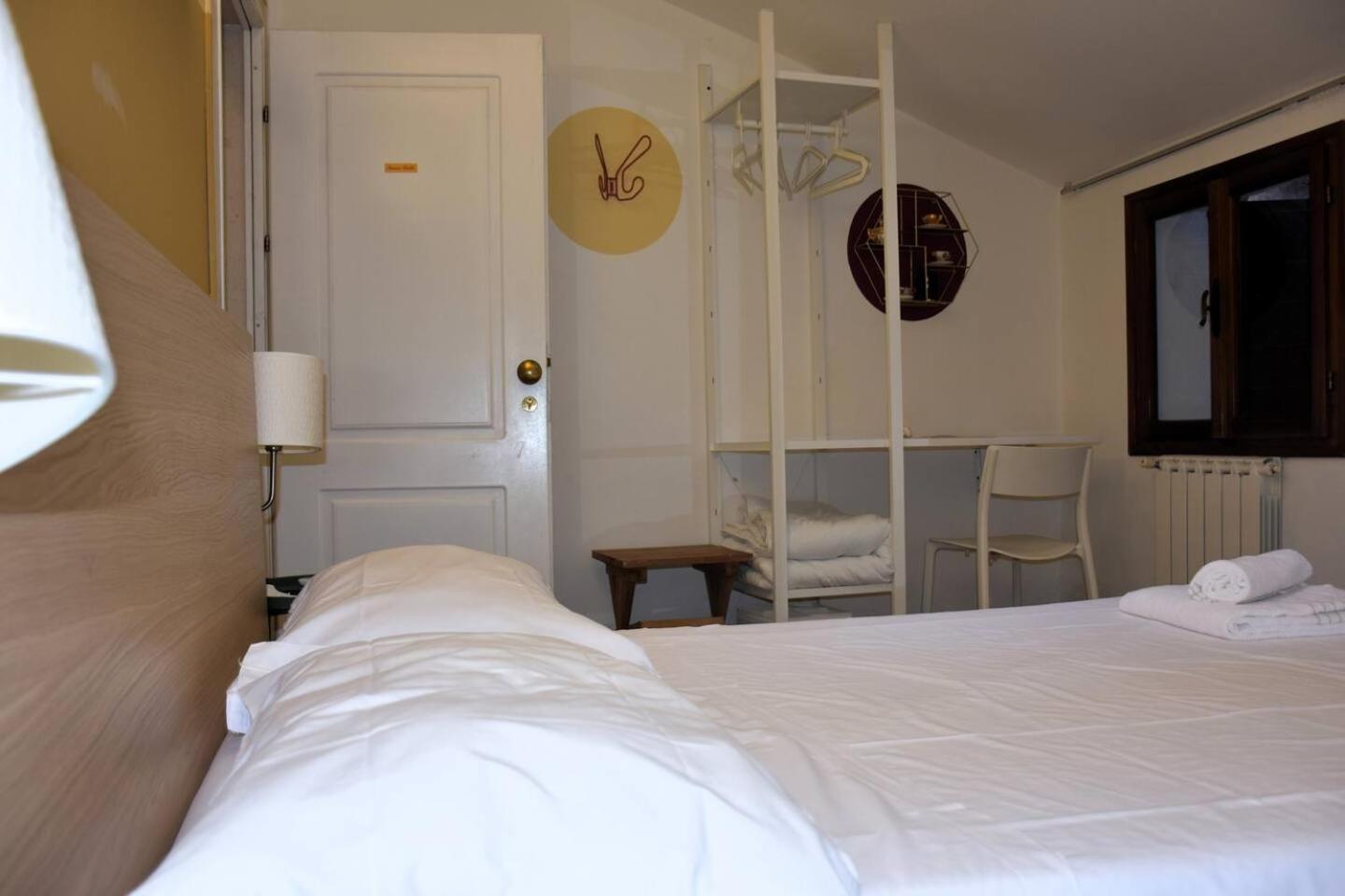 Double Room with Private Bathroom photo 3
