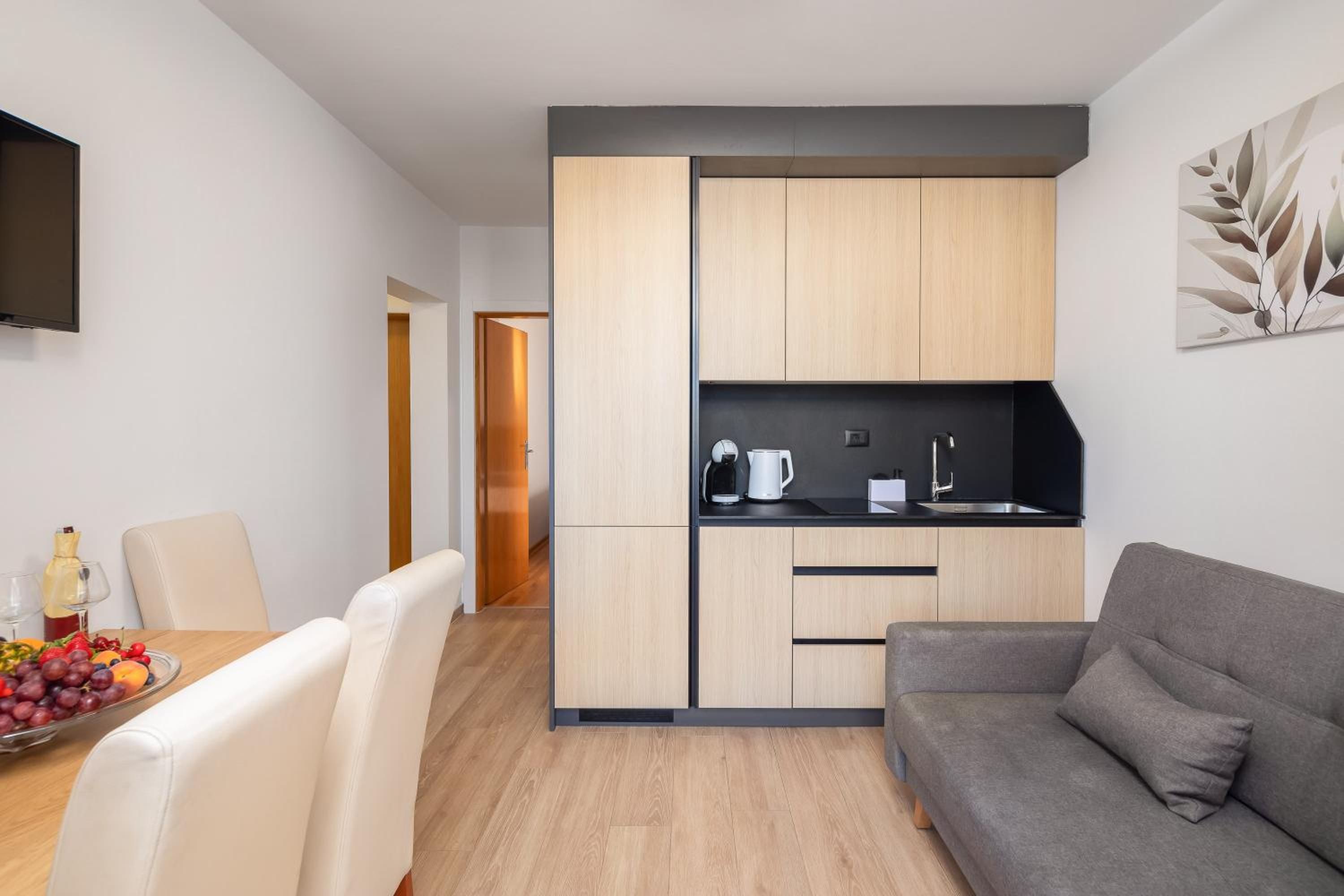 Two-Bedroom Deluxe Apartment photo 2