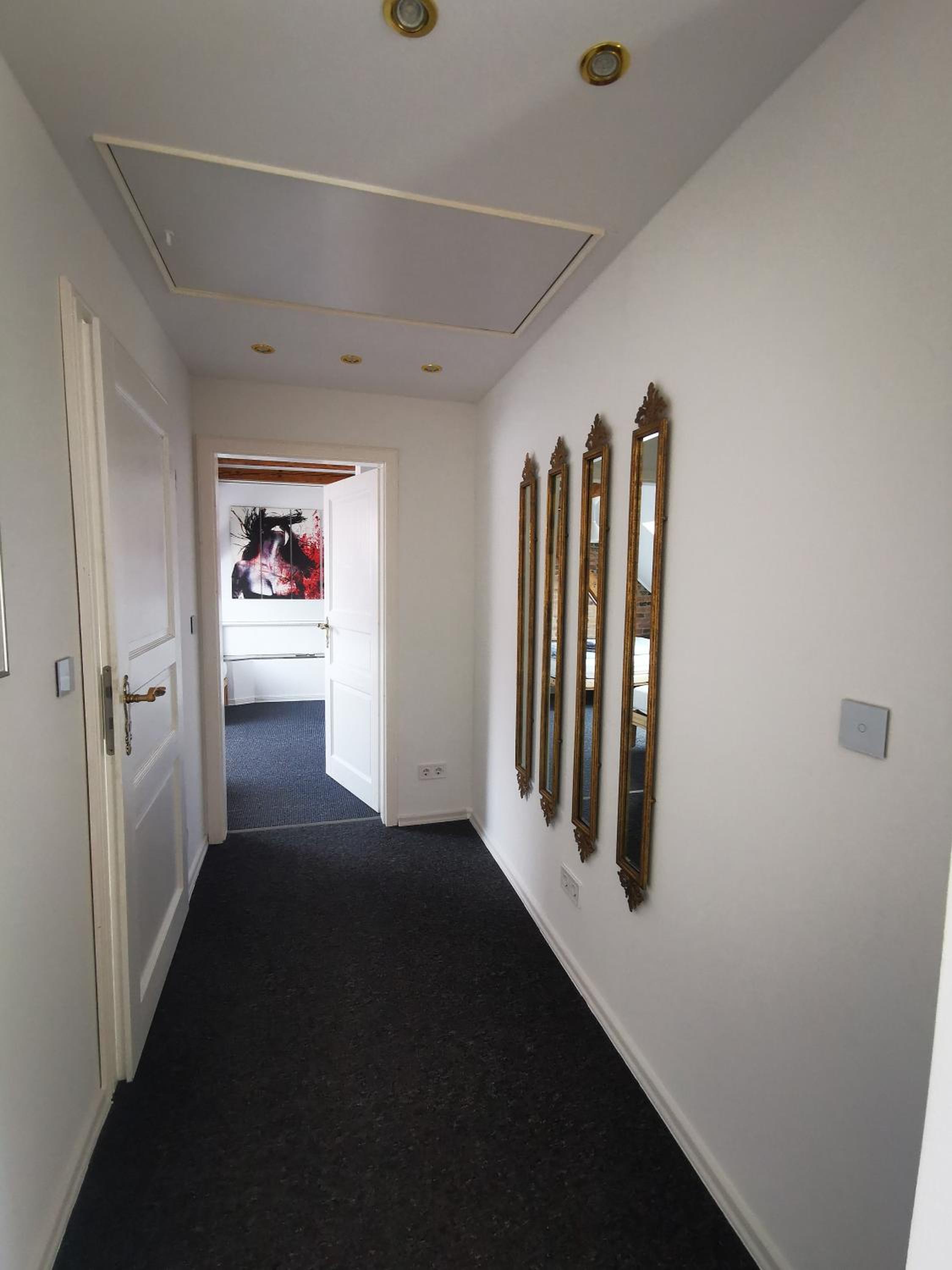 Six-Bedroom House photo 2