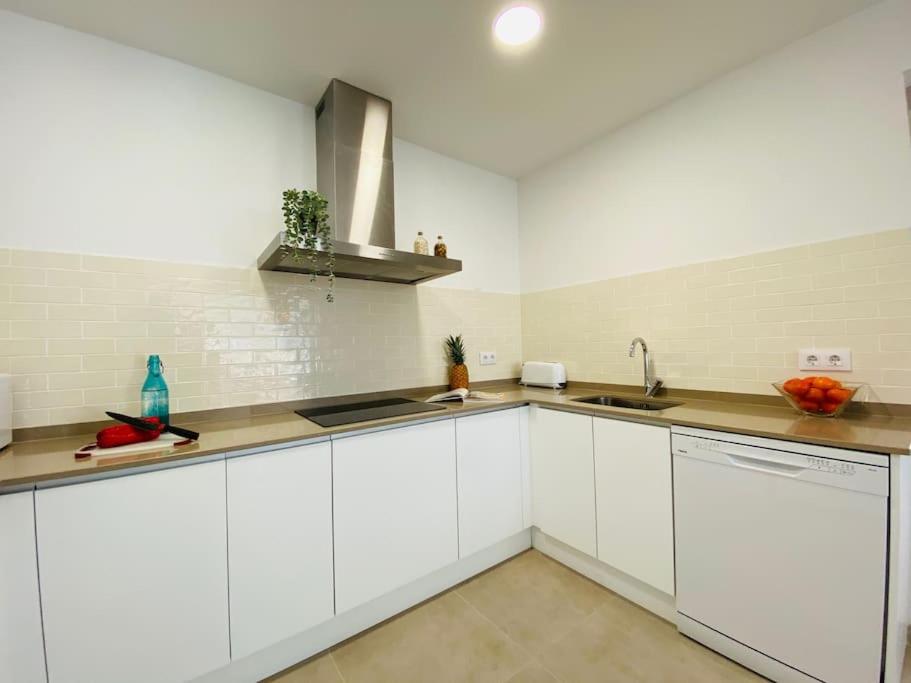 APARTAMENTOS AQUARIUM 100 m2 ビーチの隣, 写真 24