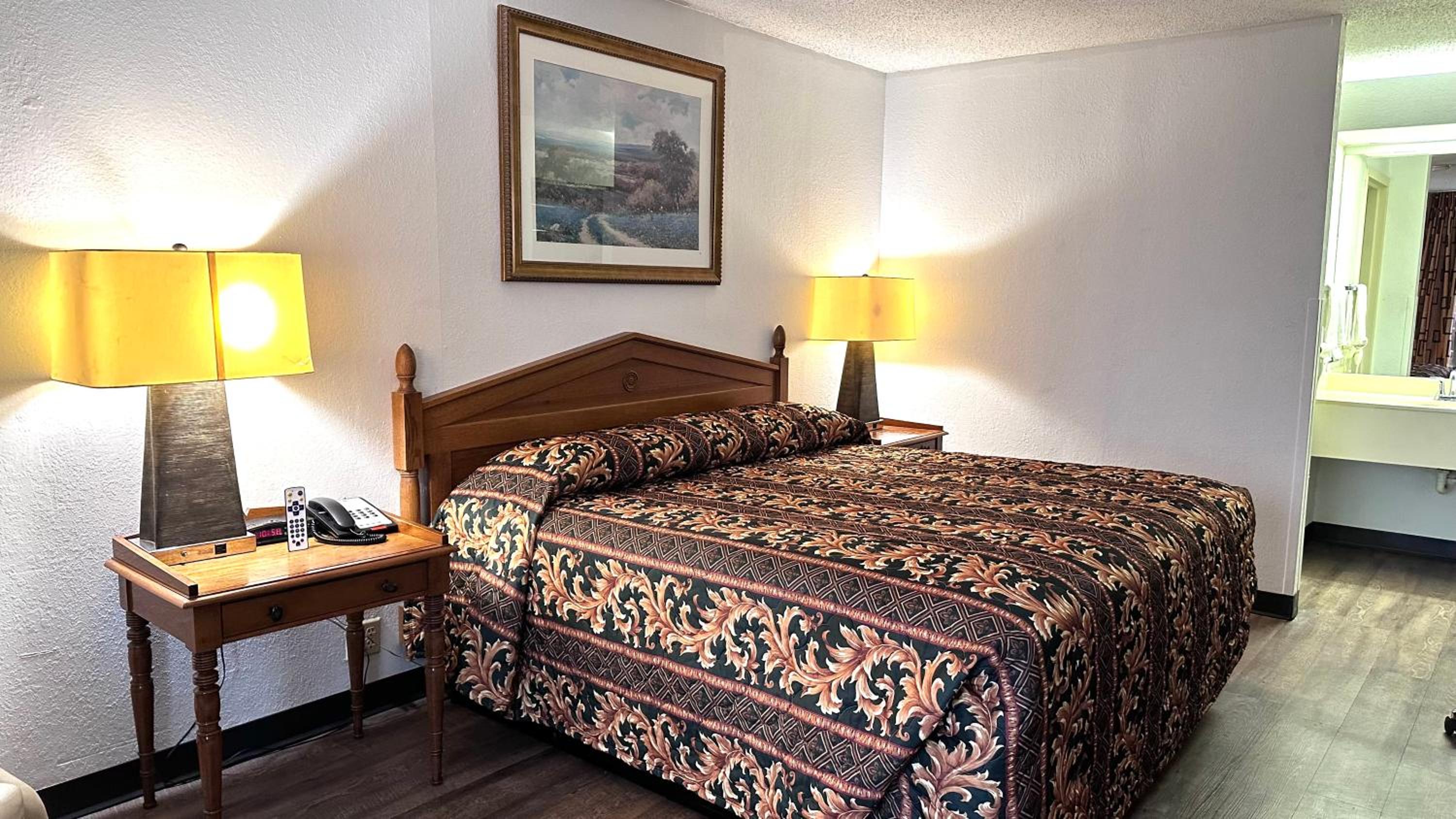 Single Room with Private Bathroom photo 2