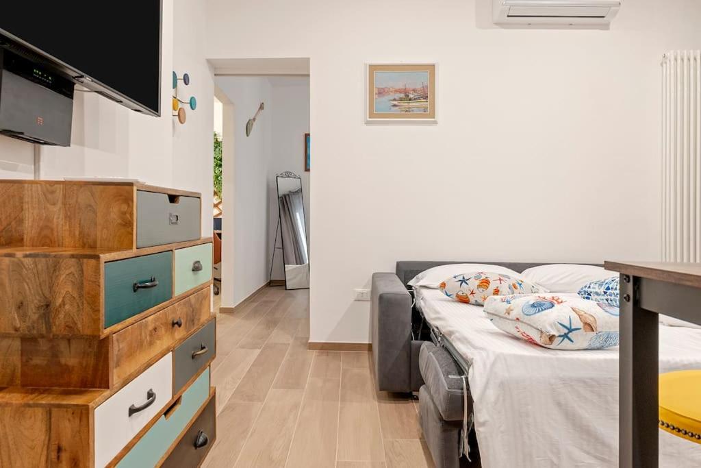 One-Bedroom Apartment photo 2