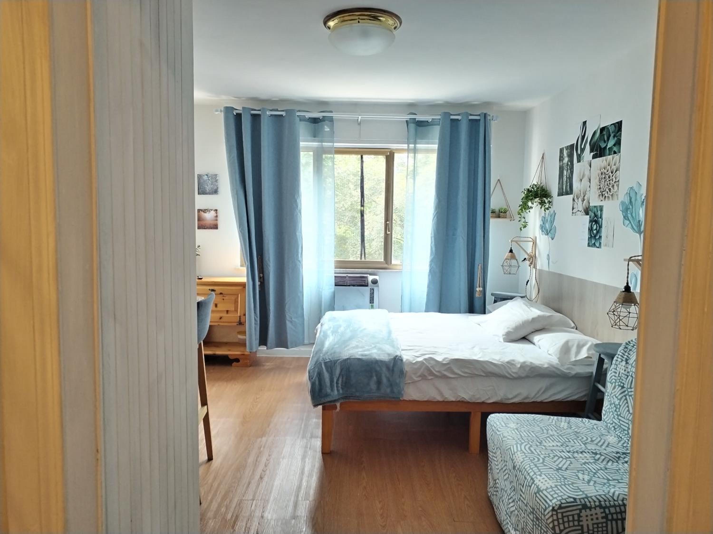 One-Bedroom Apartment photo 1