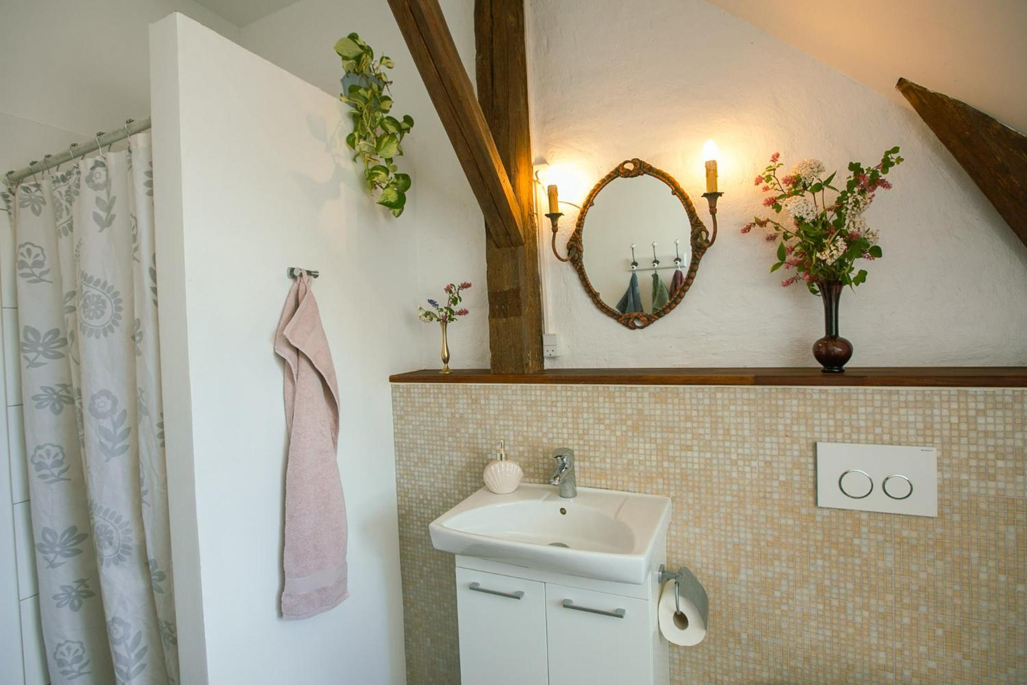 Twin Room with Shared Toilet photo 2
