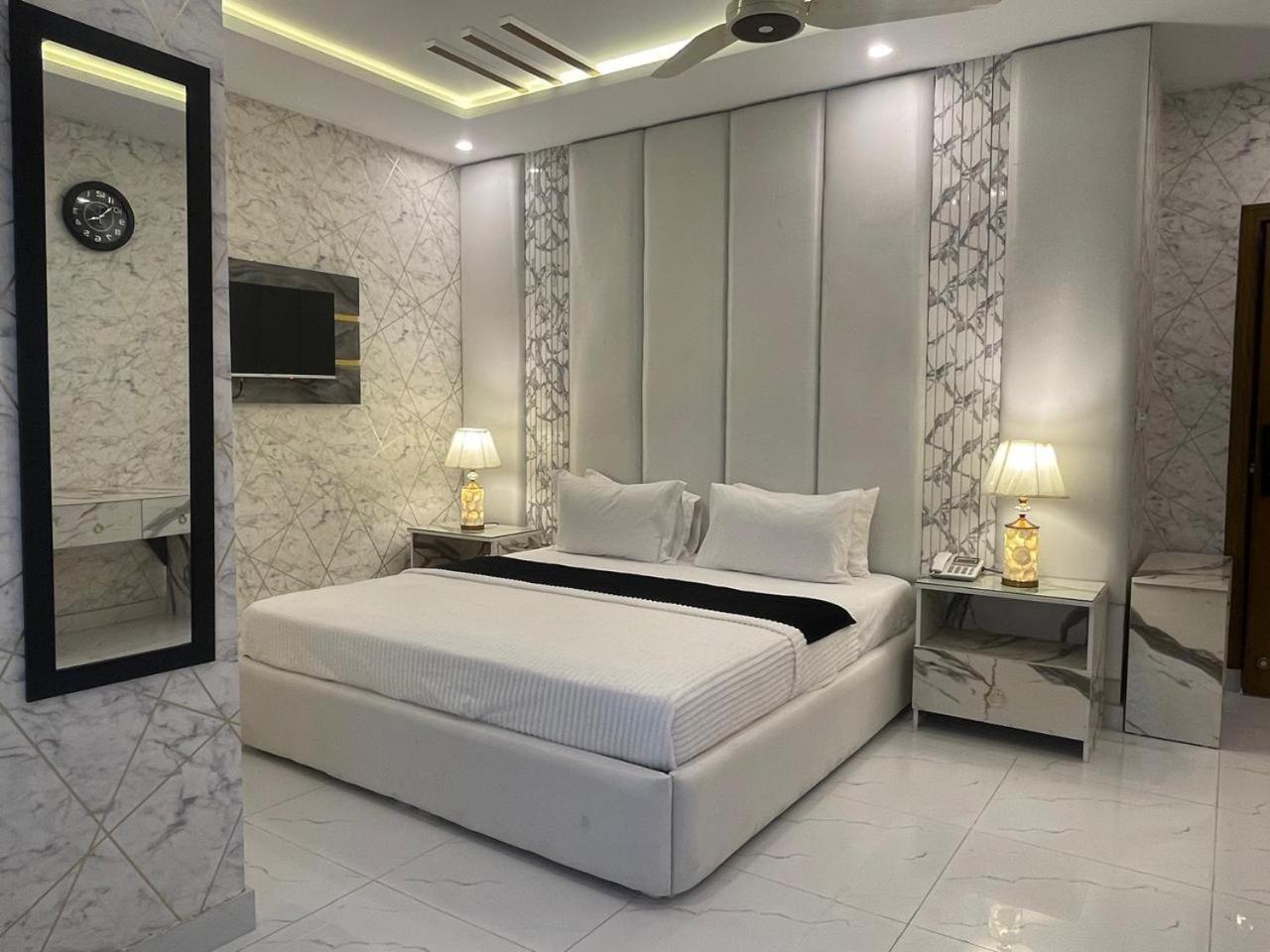 Deluxe Double or Twin Room