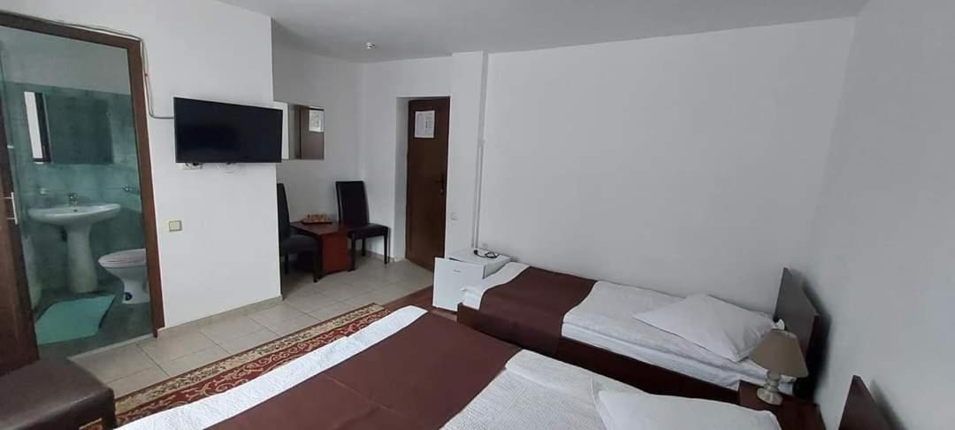Triple Room - Photo 10