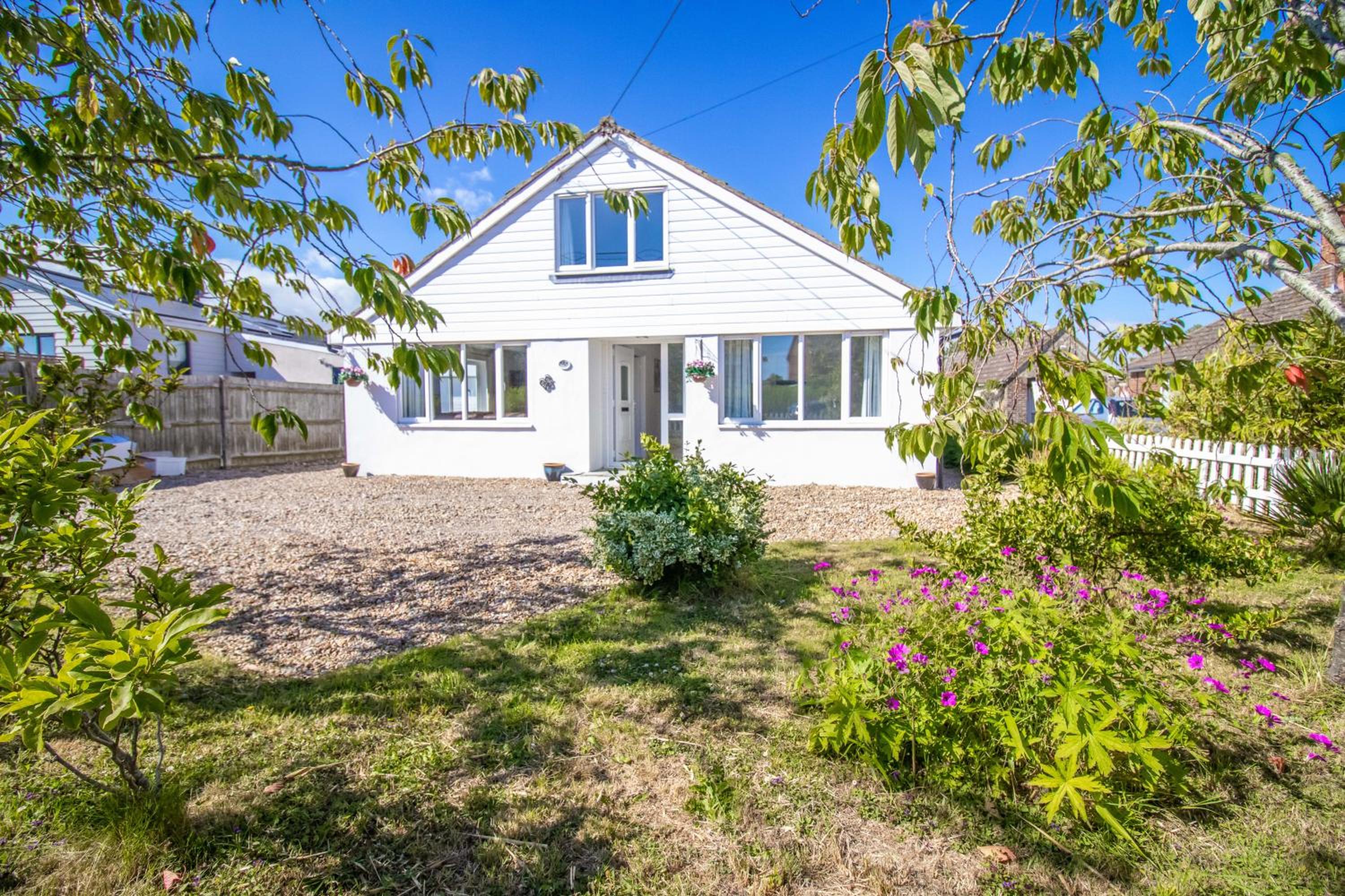 Three-Bedroom House photo 3