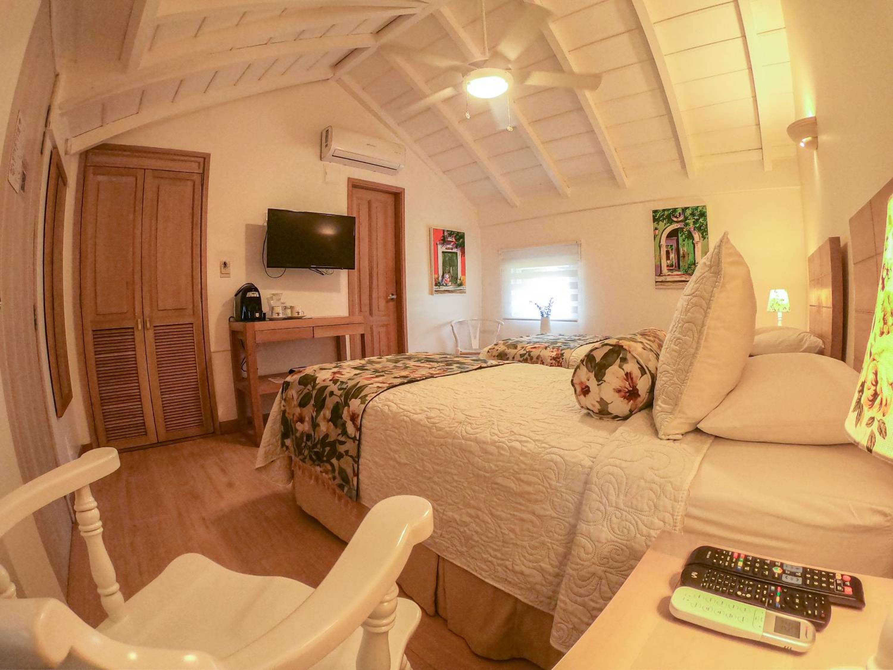 Standard Double or Twin Room photo 2