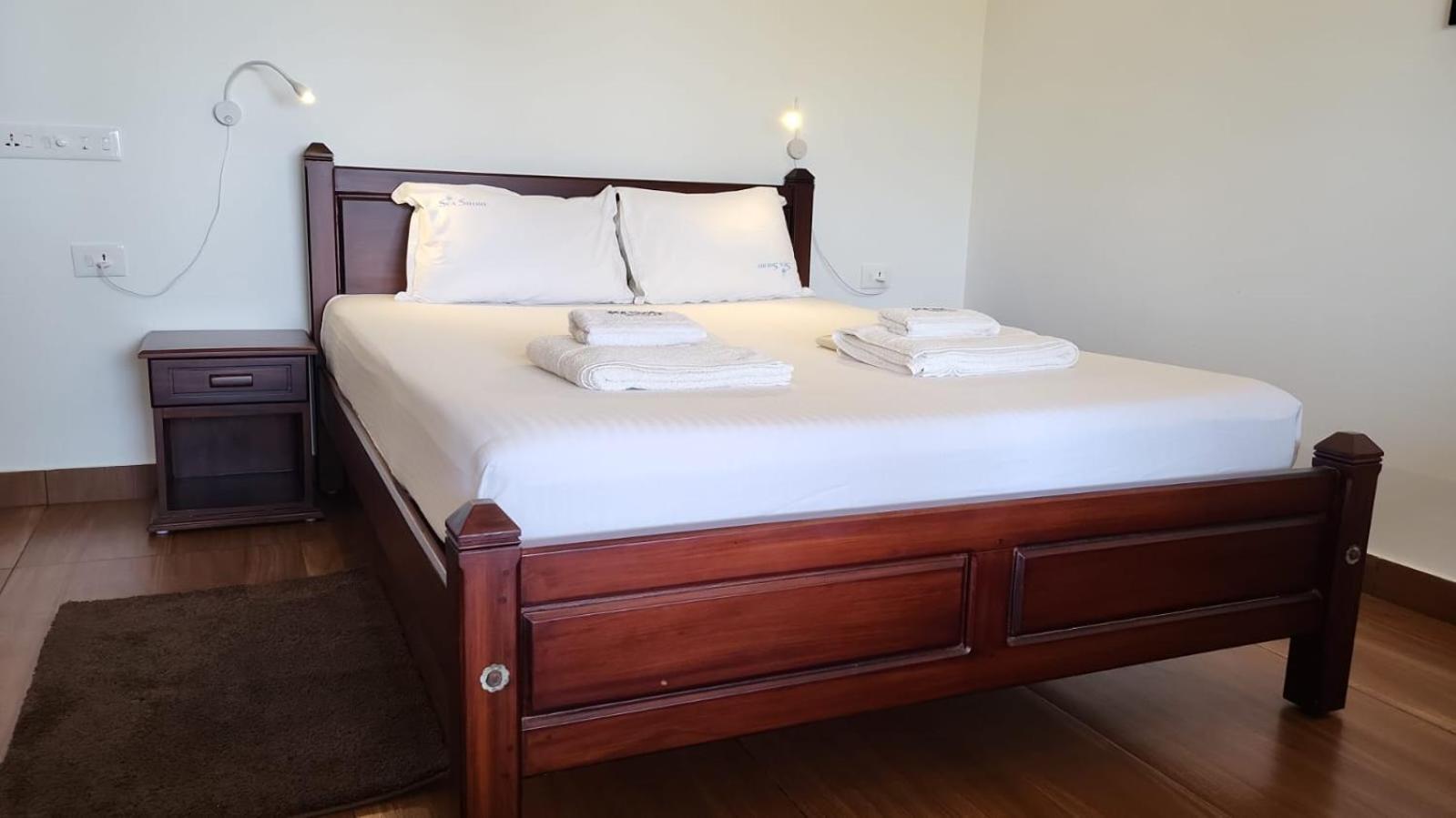 Double Room with Balcony and Sea View