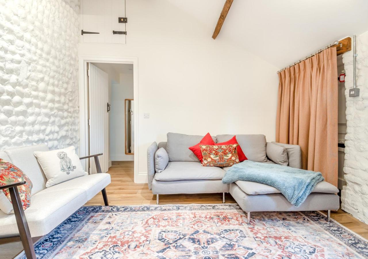 Three-Bedroom House photo 3