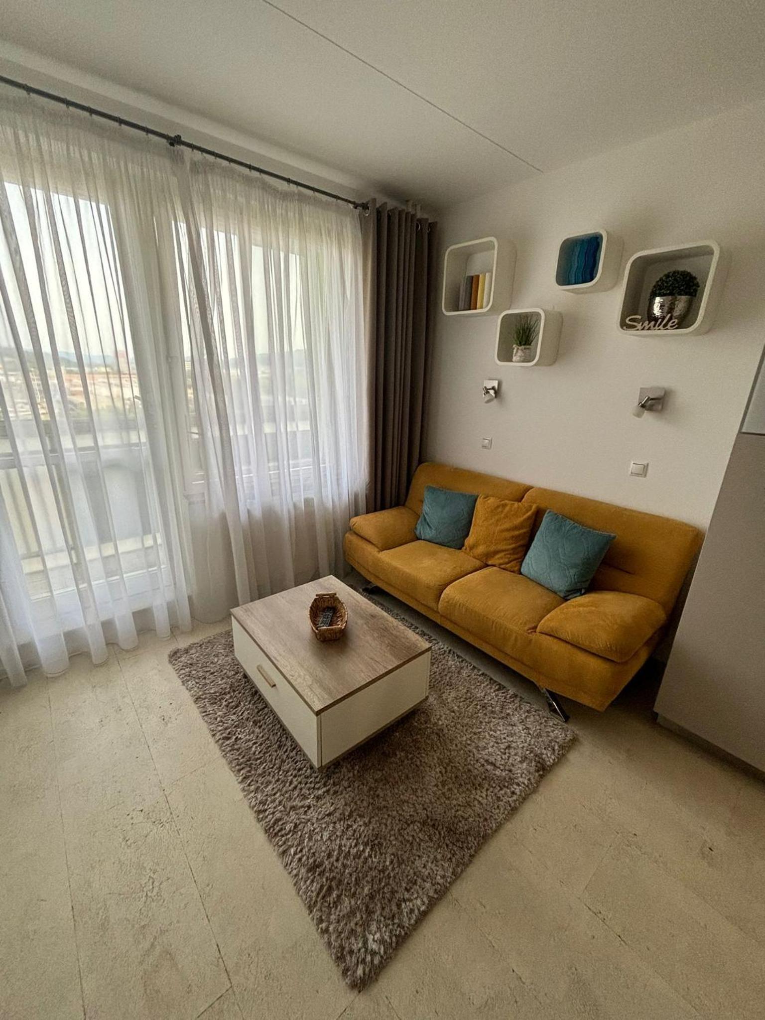 One-Bedroom Apartment photo 1