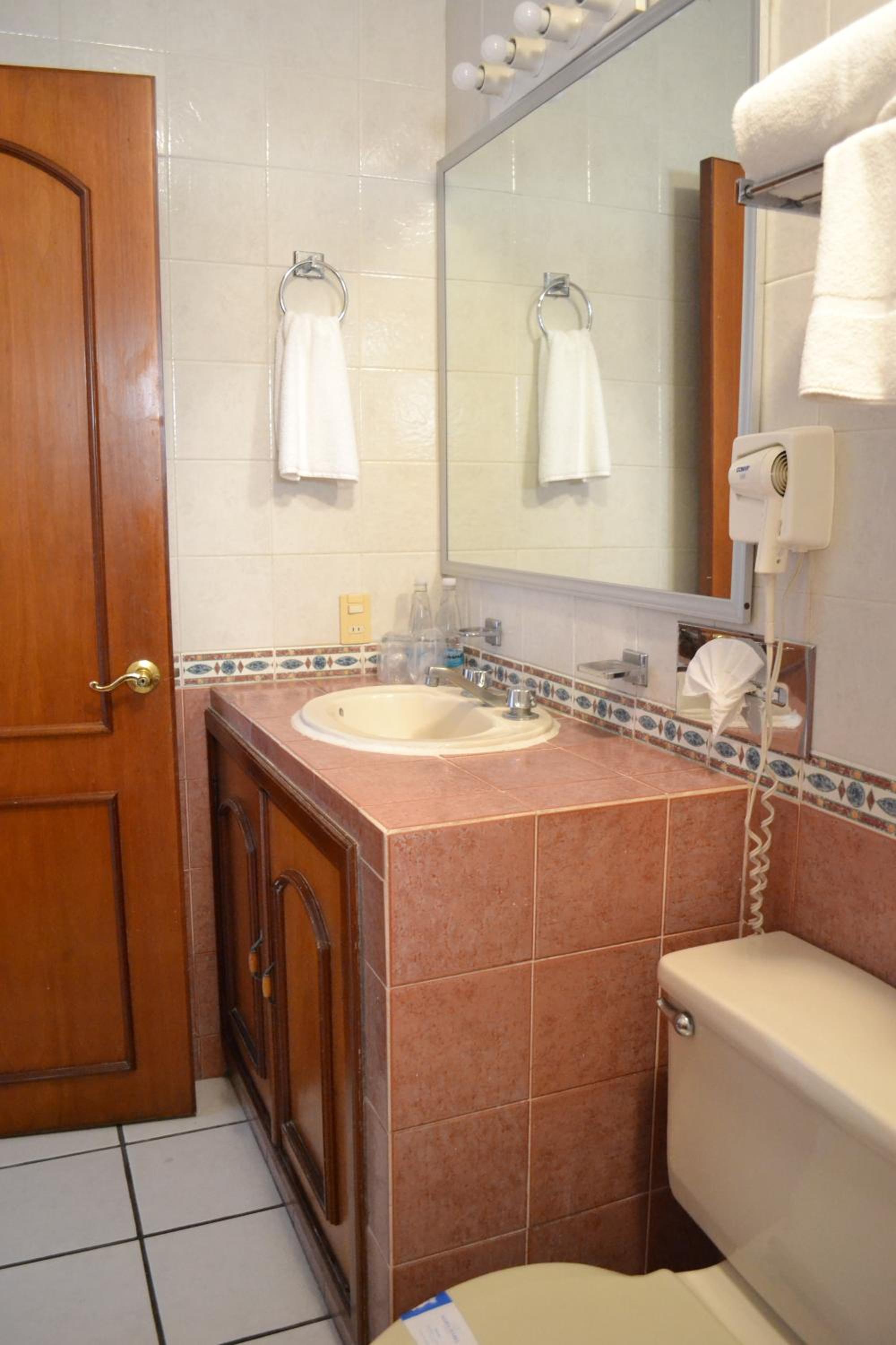 Executive Queen Room with Two Queen Beds photo 2