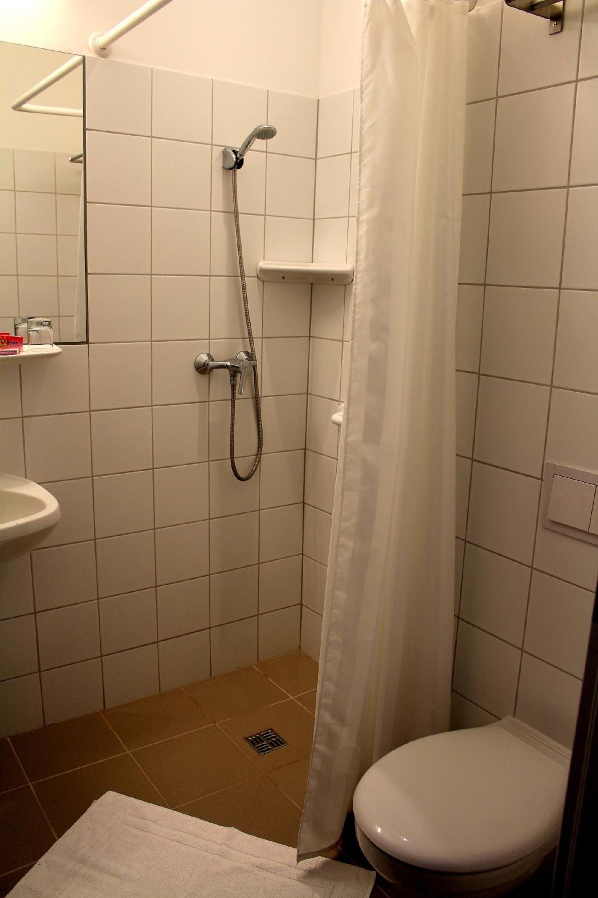 Economy Double or Twin Room photo 2