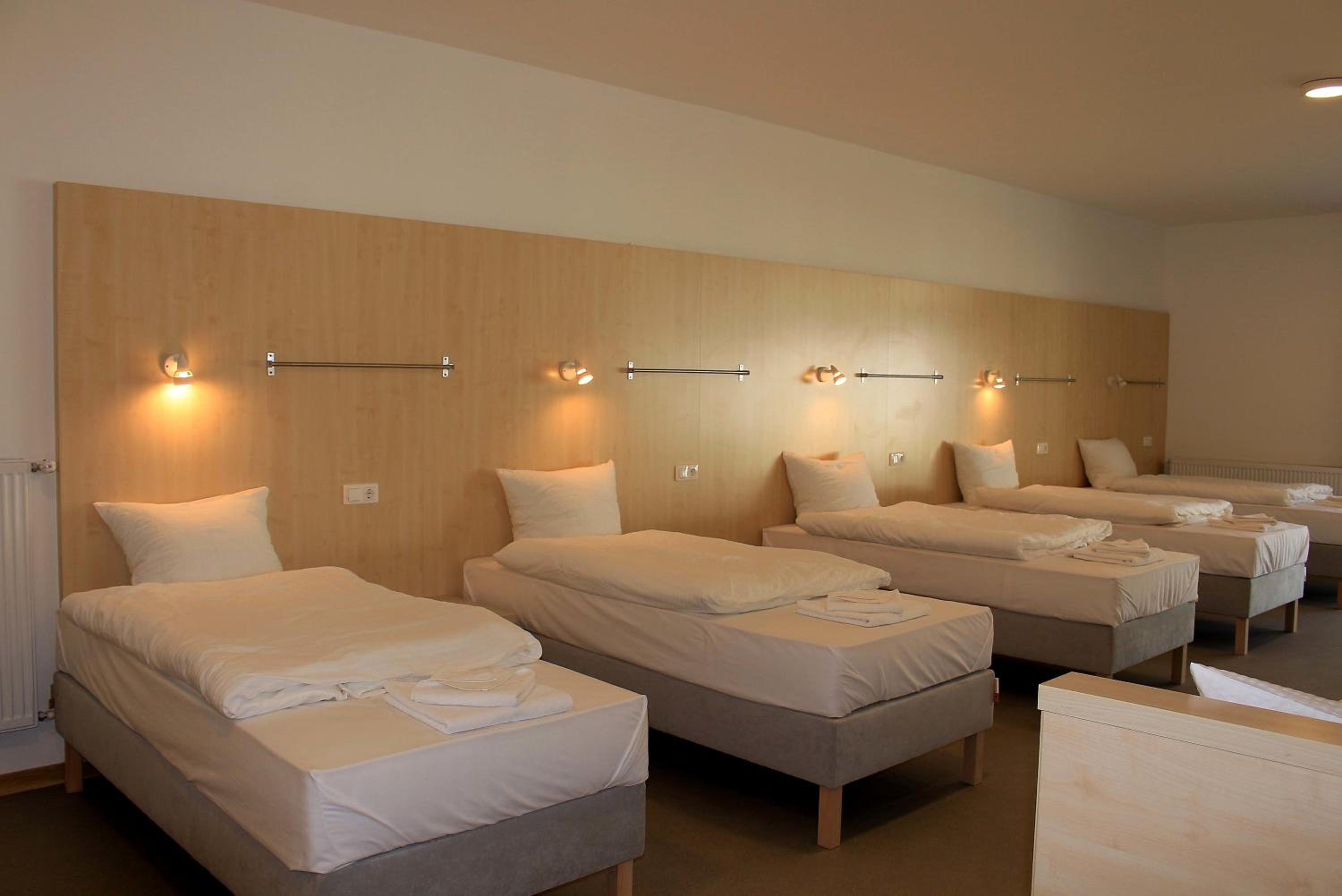 6-Bed Mixed Dormitory Room photo 1