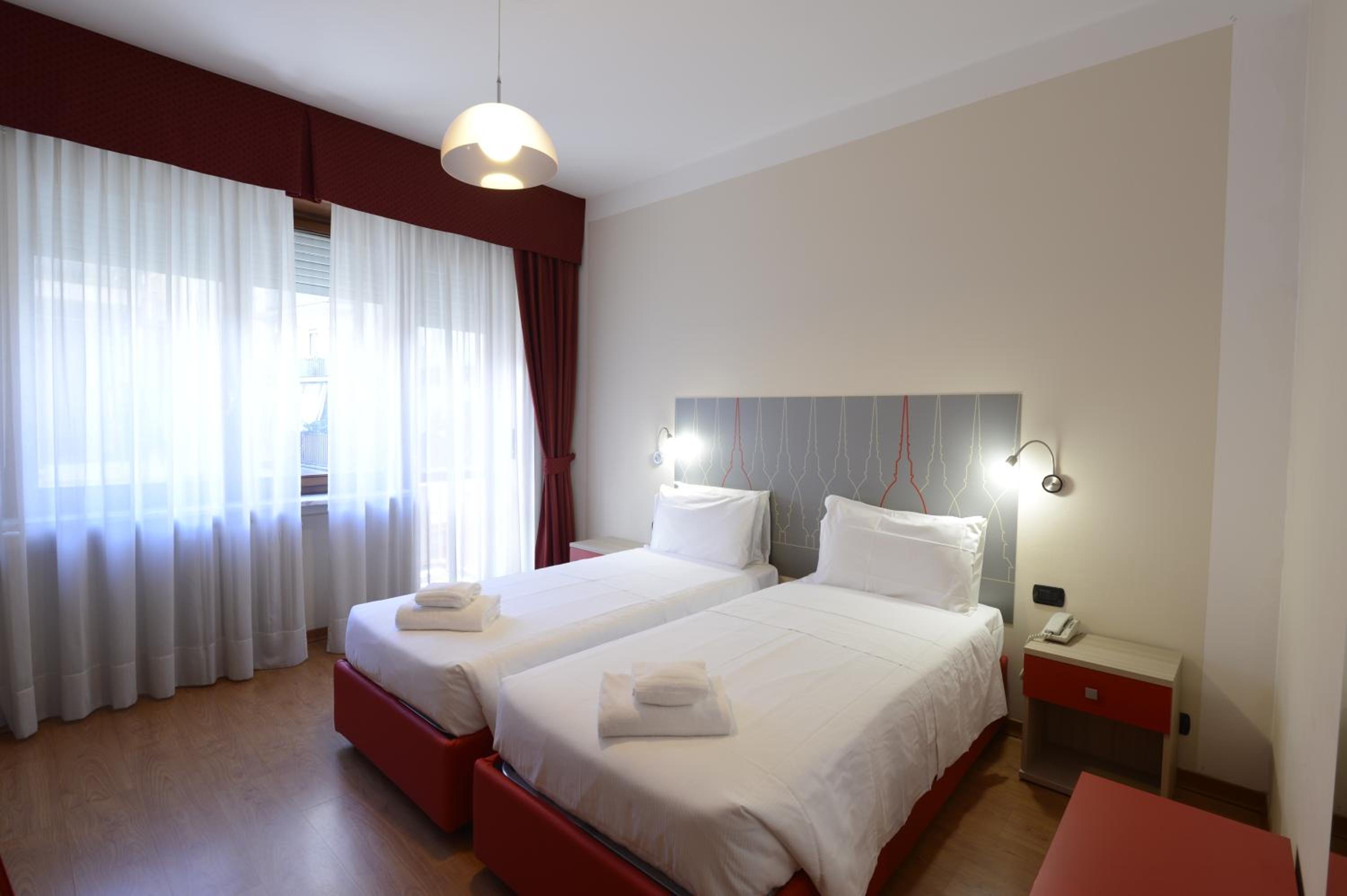 Double or Twin Room - Photo 6