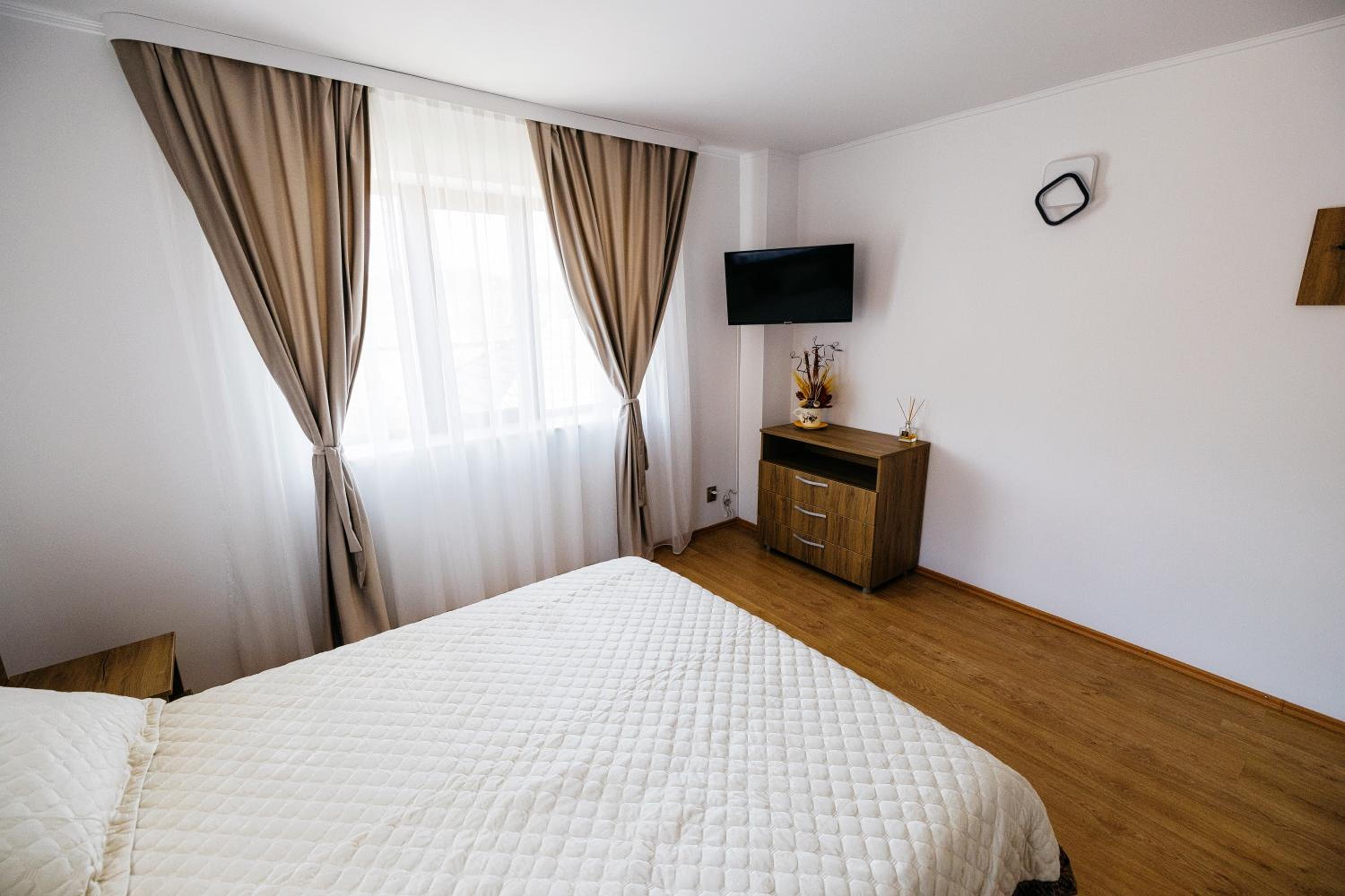 Double Room with Shared Bathroom photo 2