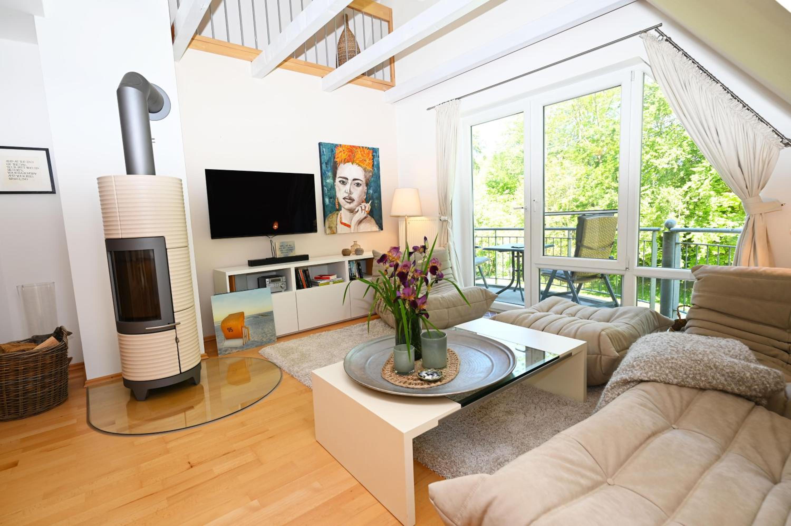 Apartment with Balcony photo 1