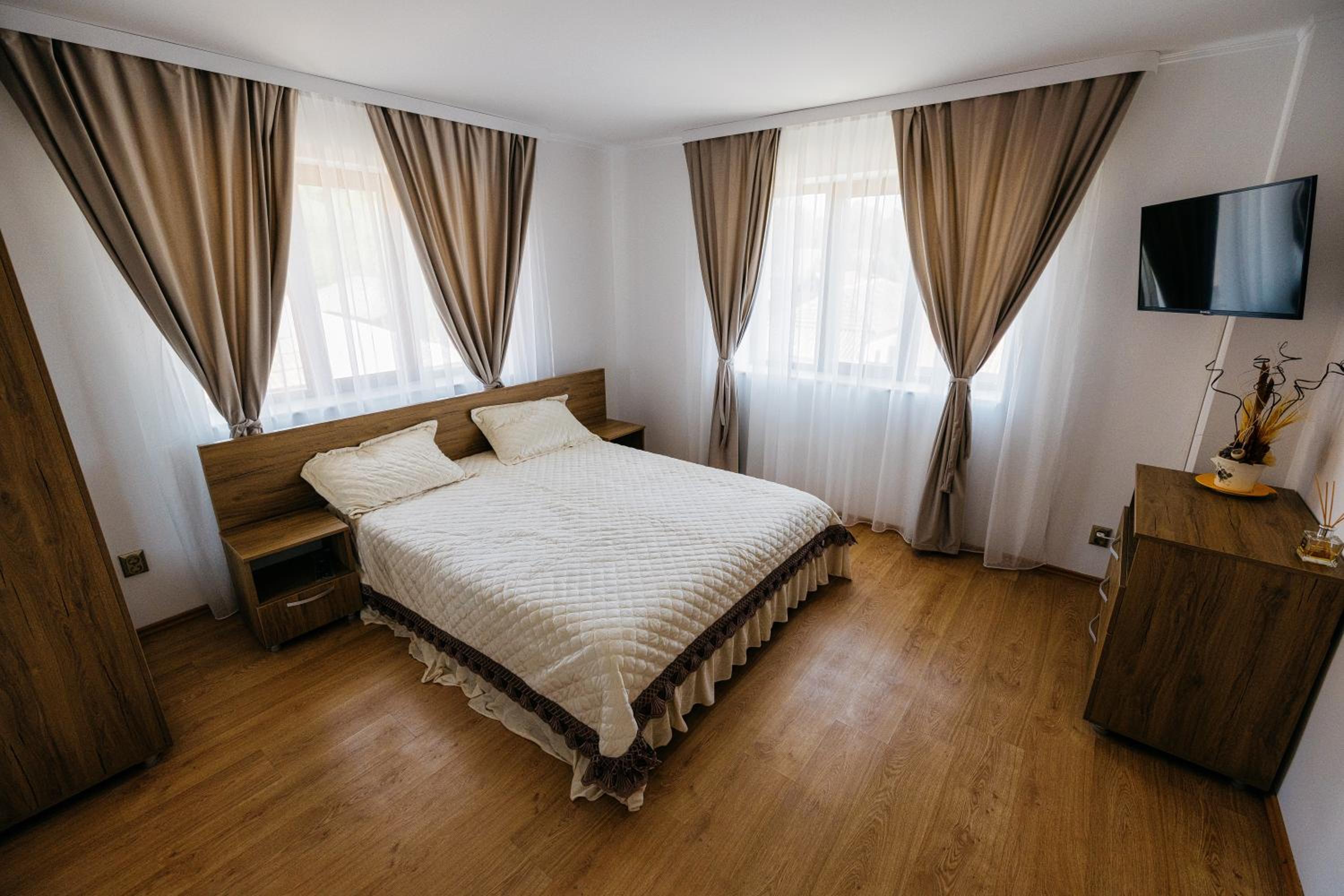 Double Room with Shared Bathroom photo 1