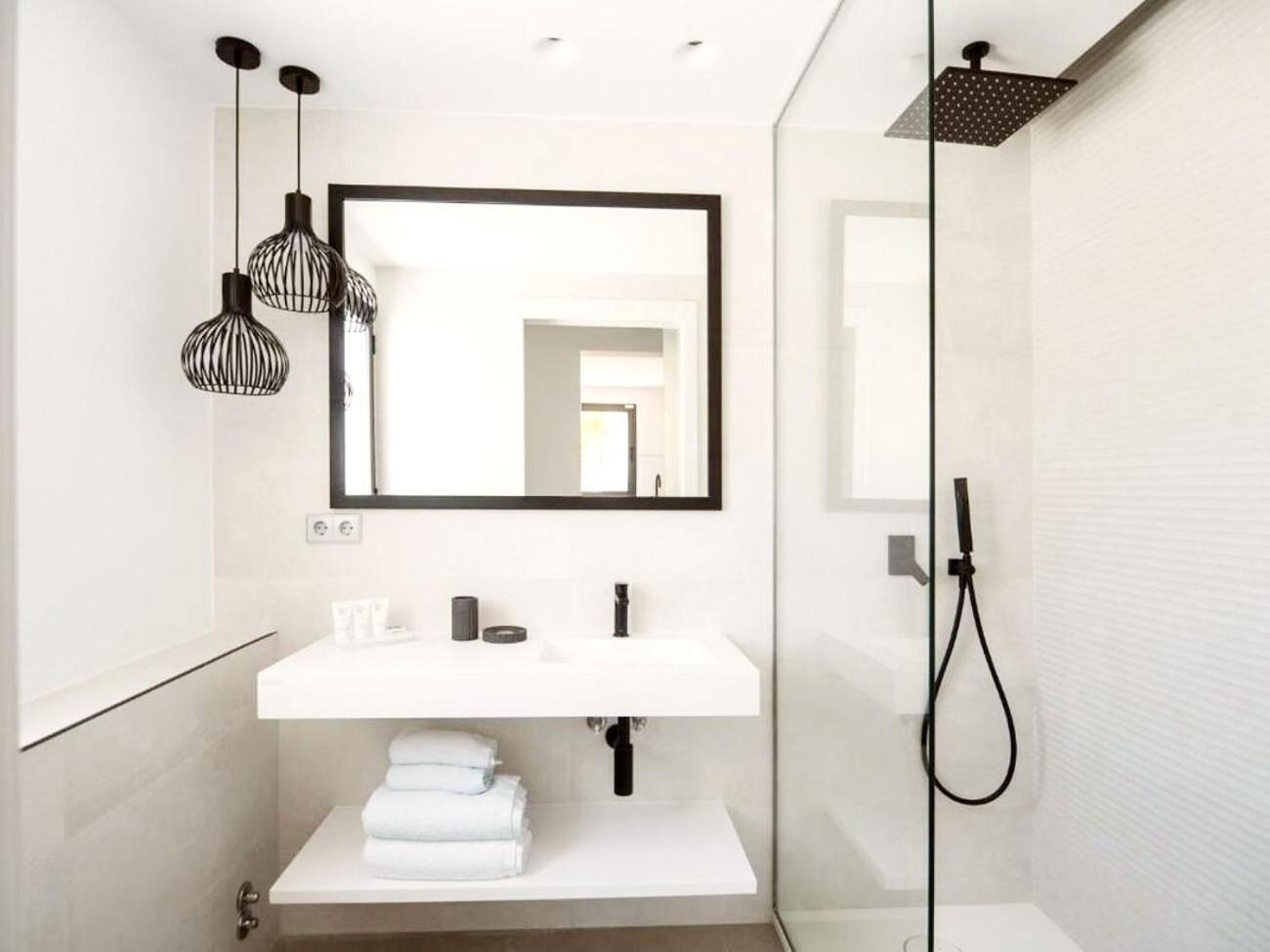 One-Bedroom Apartment - Refurbished photo 3