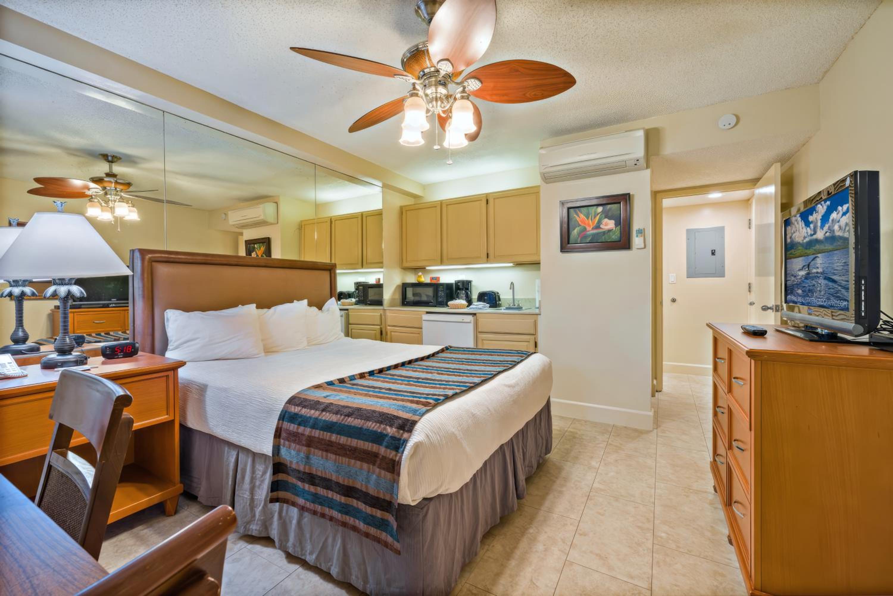 Queen Room photo 1