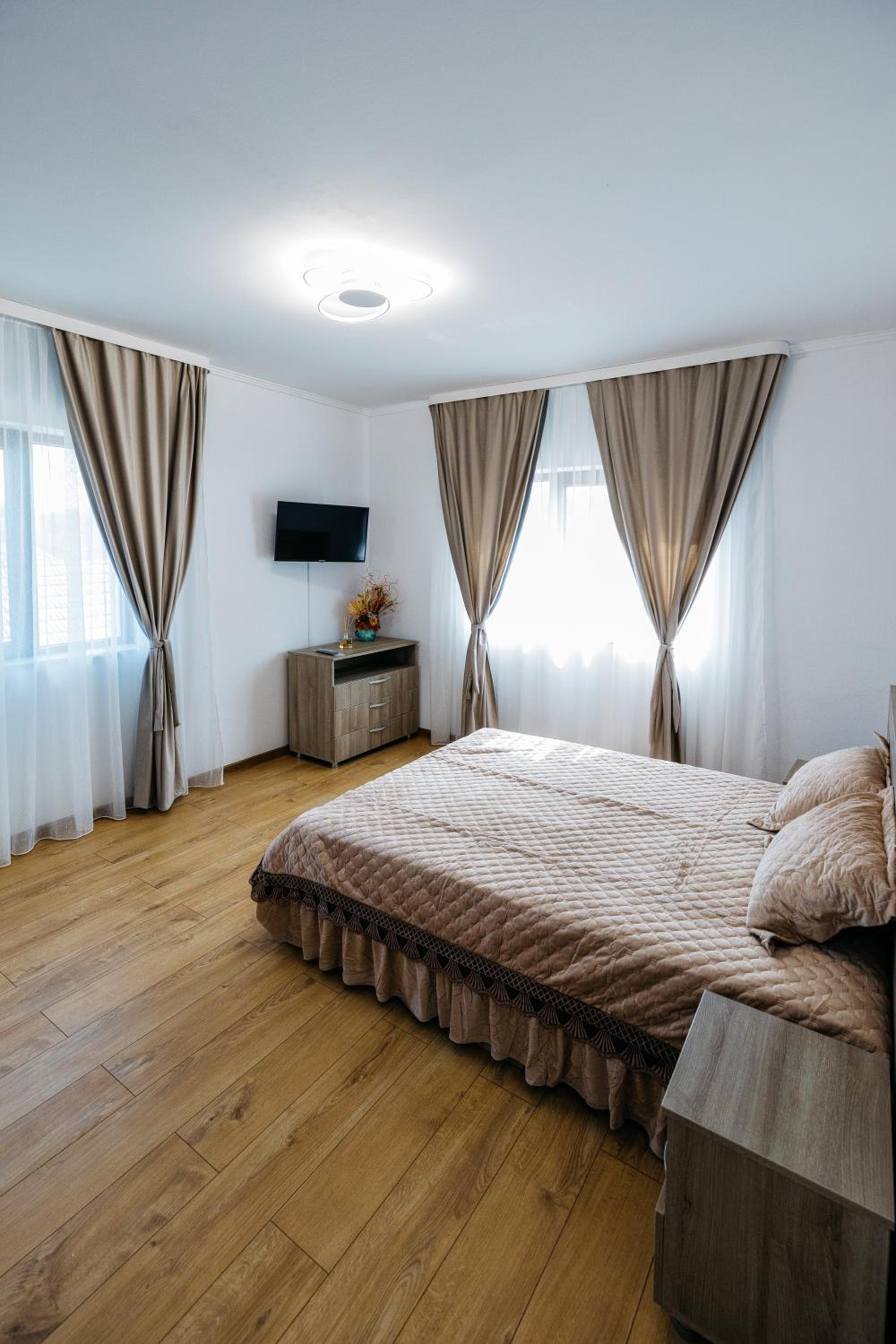 Double Room with Shared Bathroom photo 1