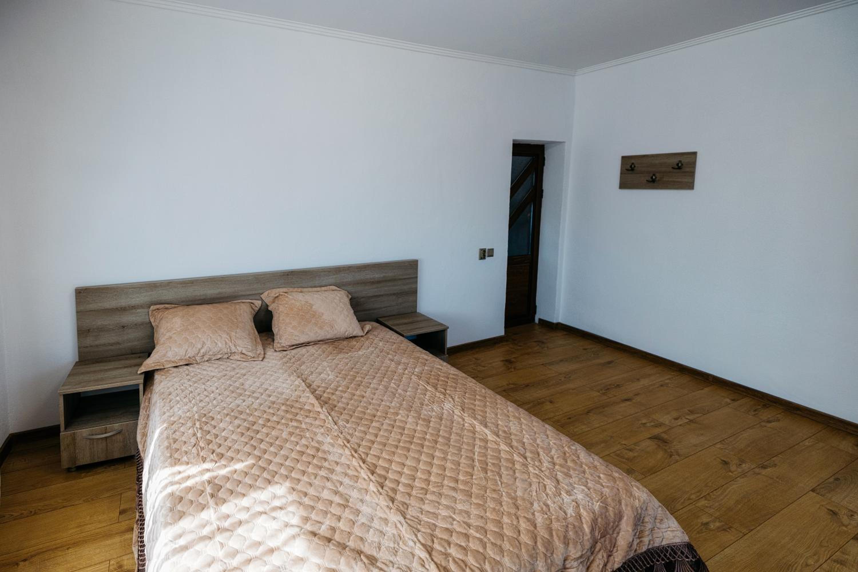 Double Room with Shared Bathroom photo 2