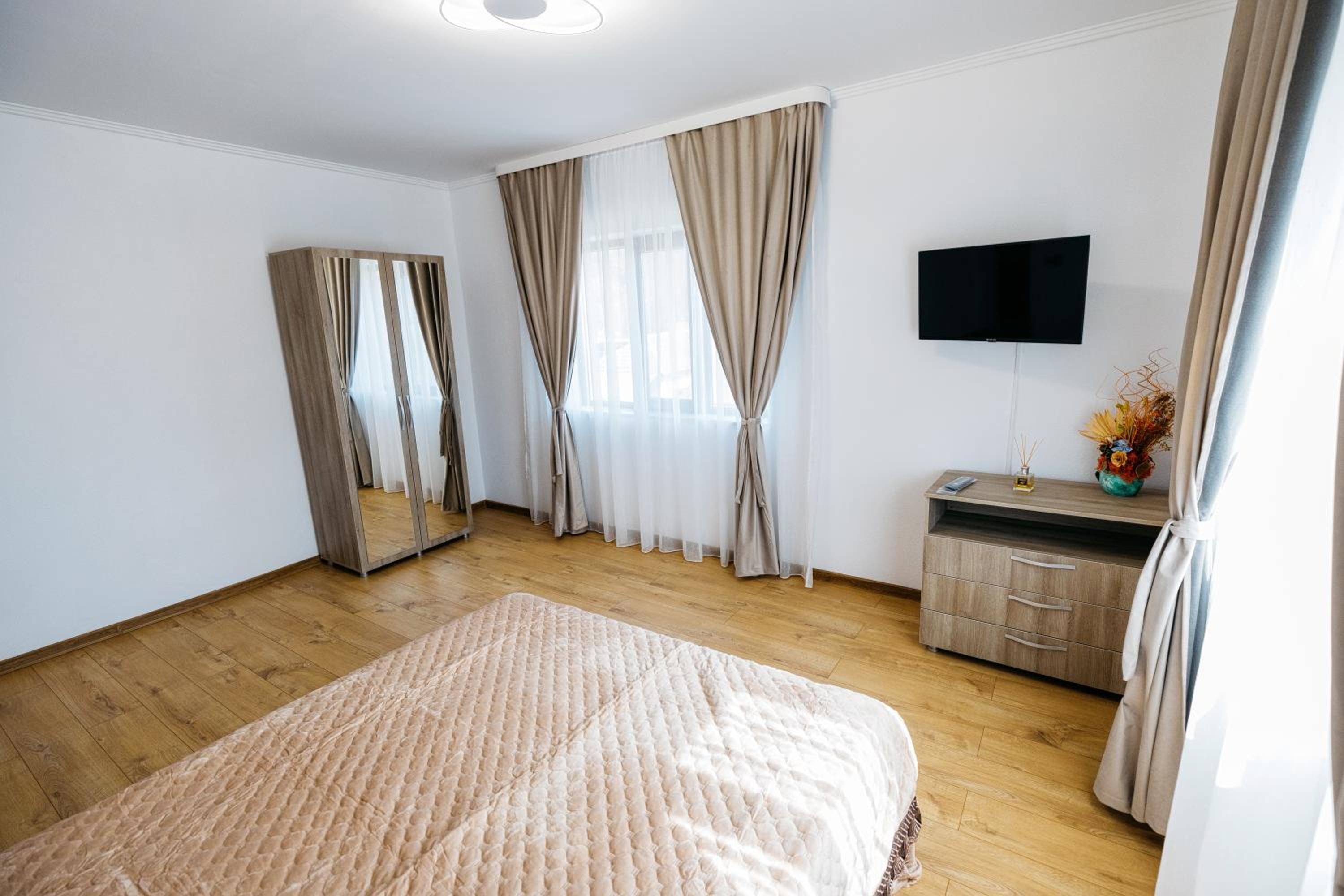 Double Room with Shared Bathroom photo 3