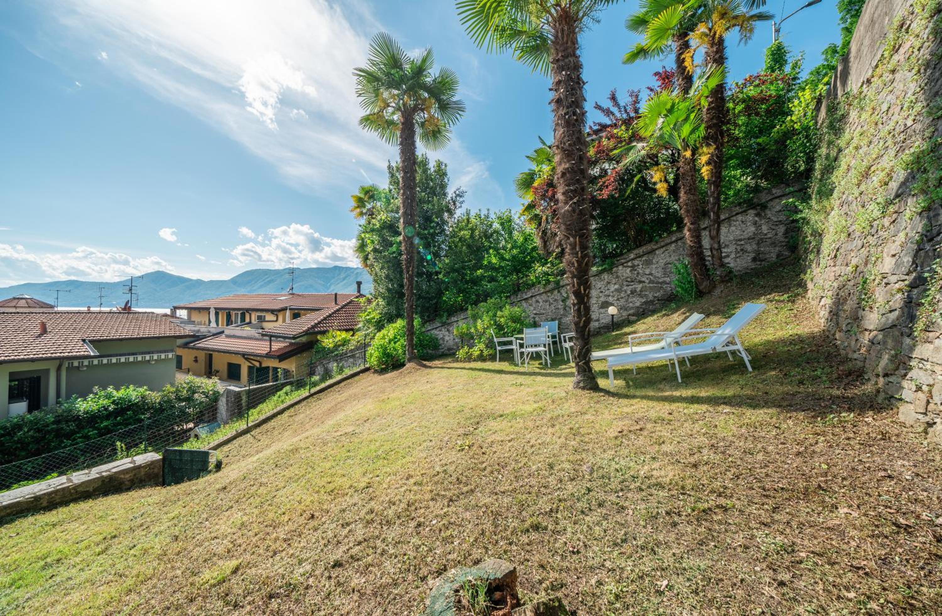Two-Bedroom Deluxe Apartment with Garden View photo 3