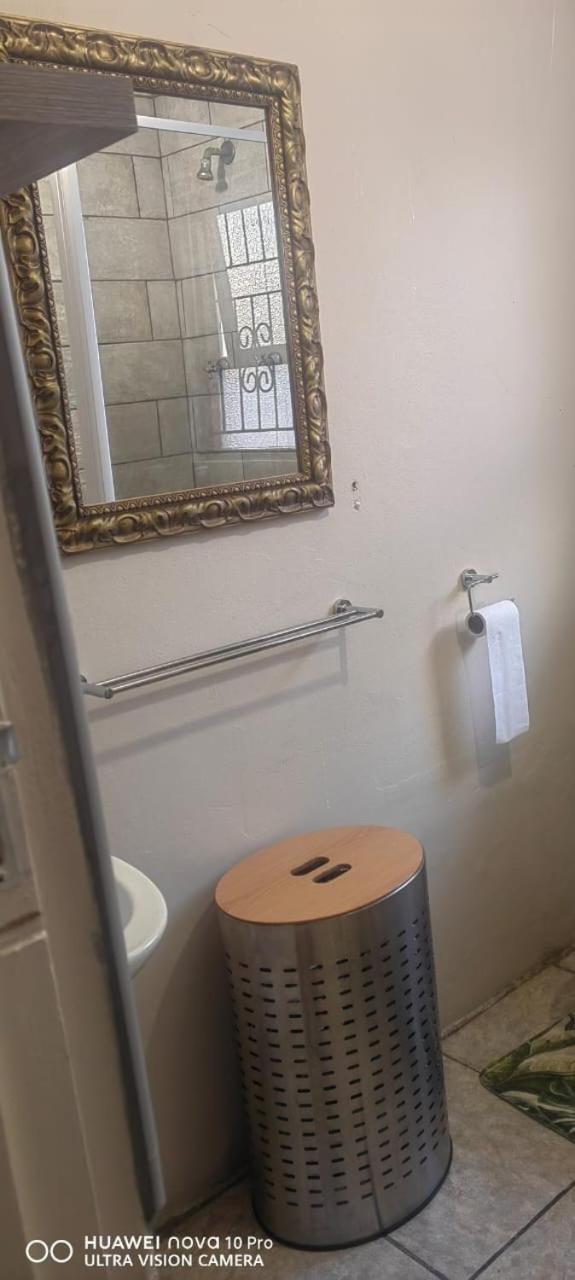Twin Room With Private Bathroom photo 3
