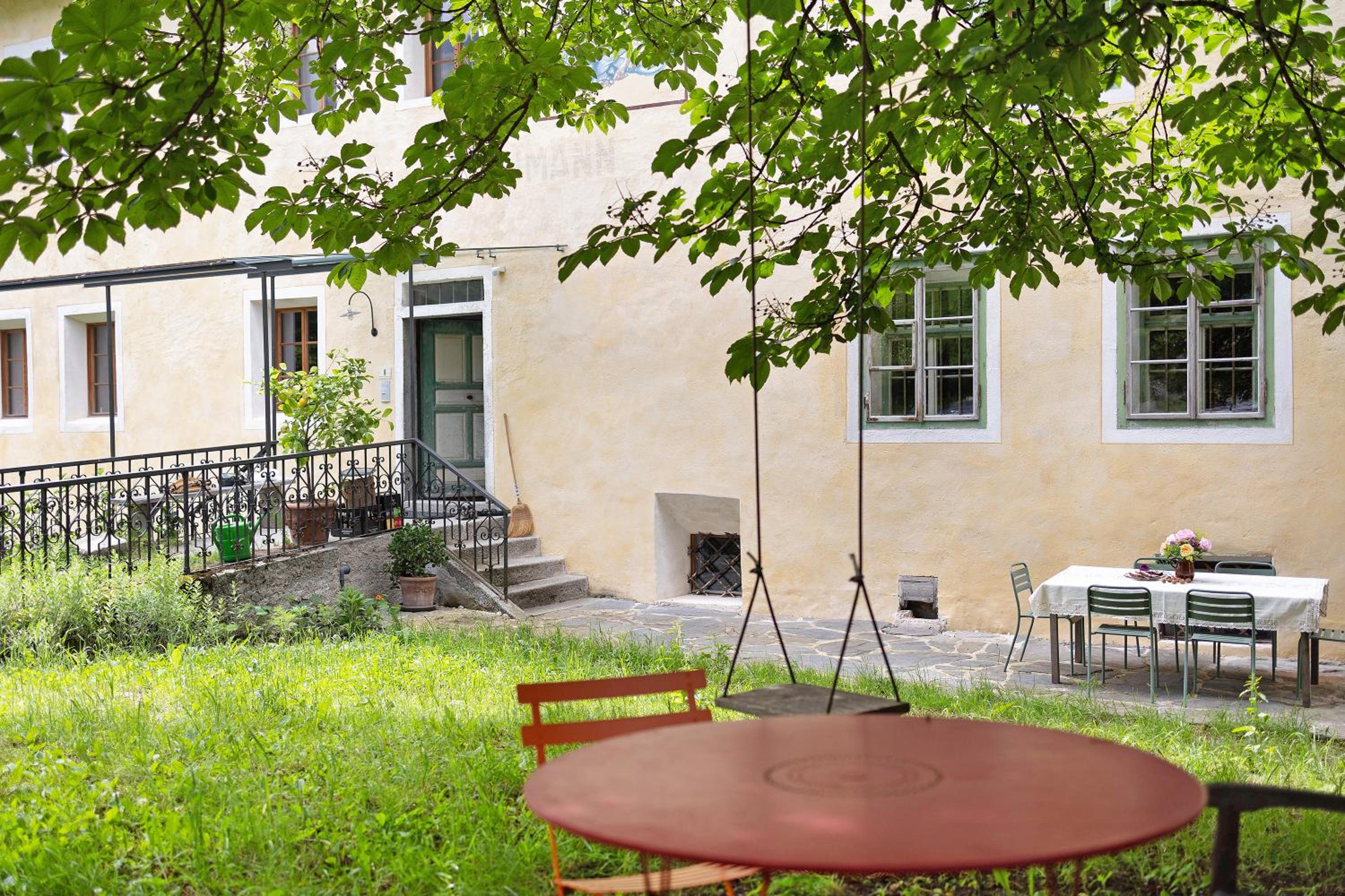Two-Bedroom Deluxe Apartment with Garden View photo 3