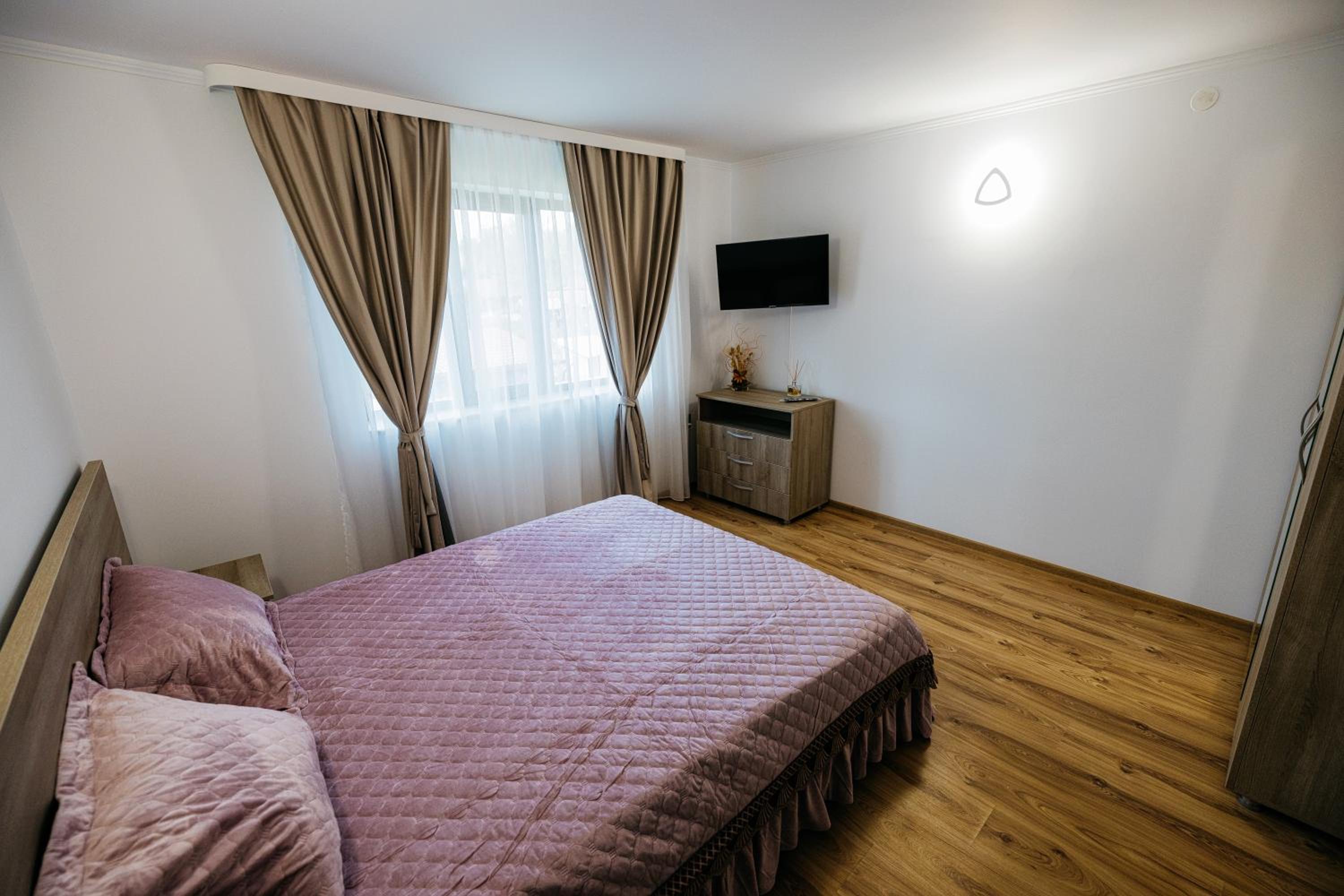 Double Room with Shared Bathroom photo 3