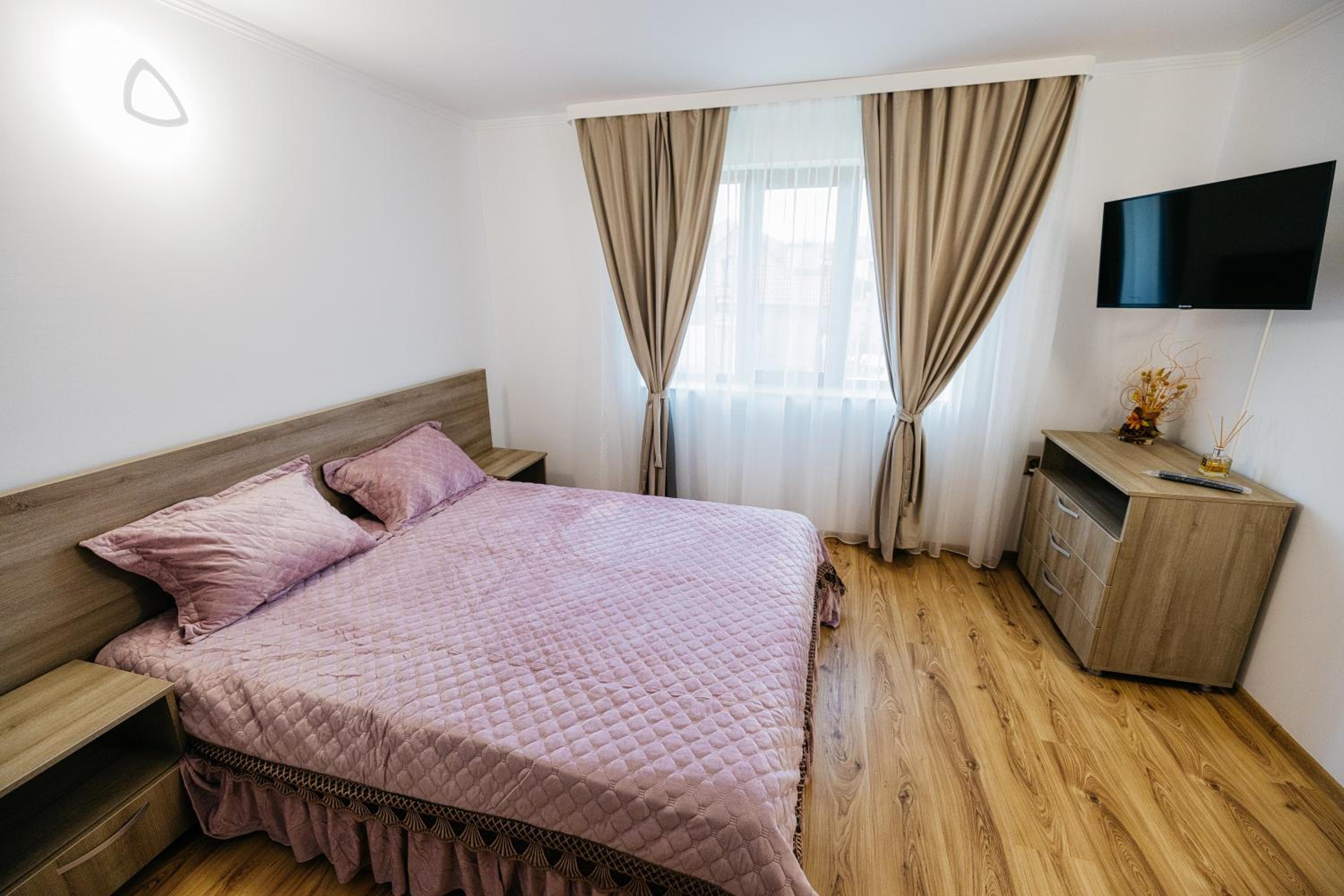 Double Room with Shared Bathroom photo 1