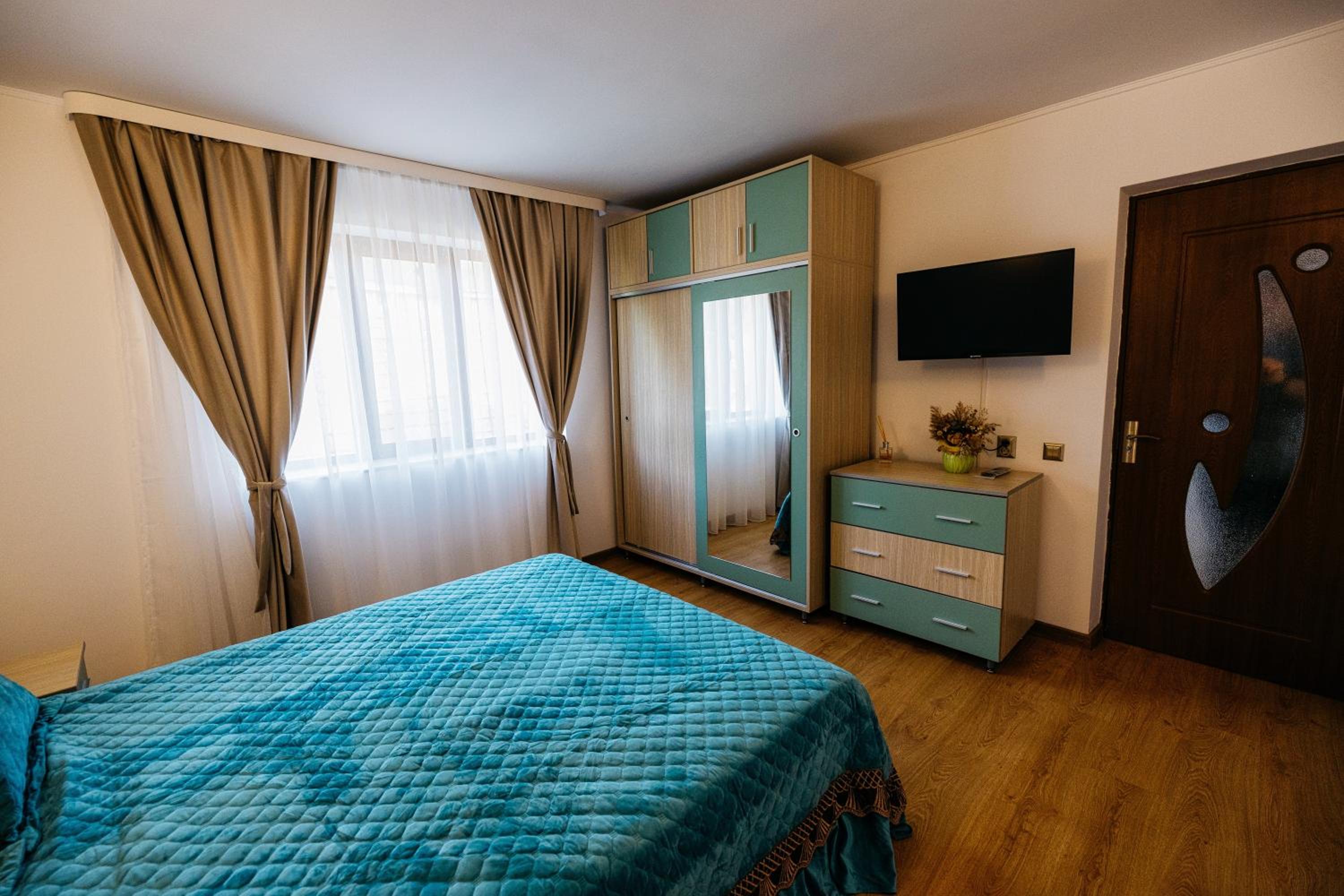 Double Room with Shared Bathroom photo 2