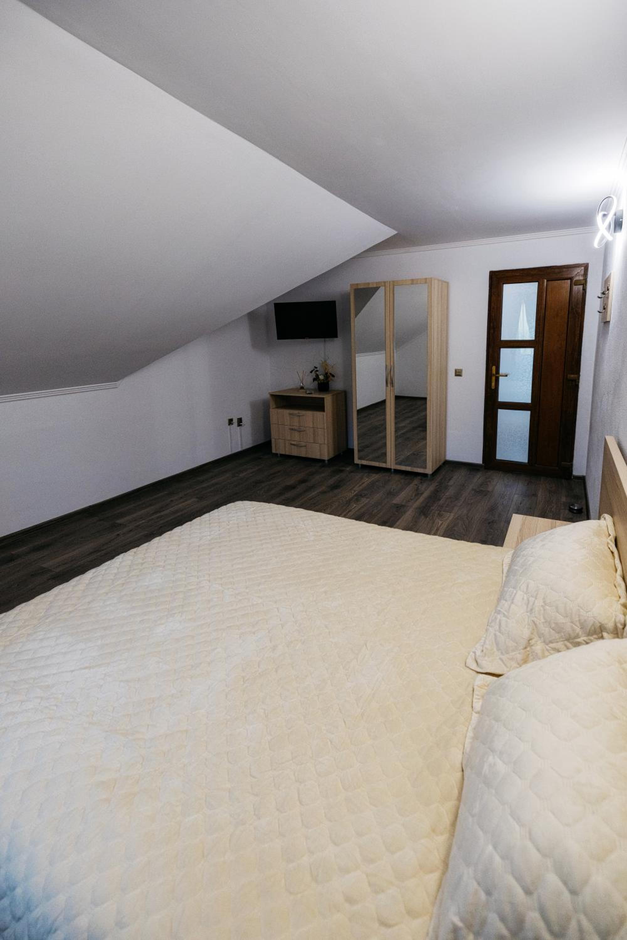 Standard Double Room with Shared Bathroom photo 3