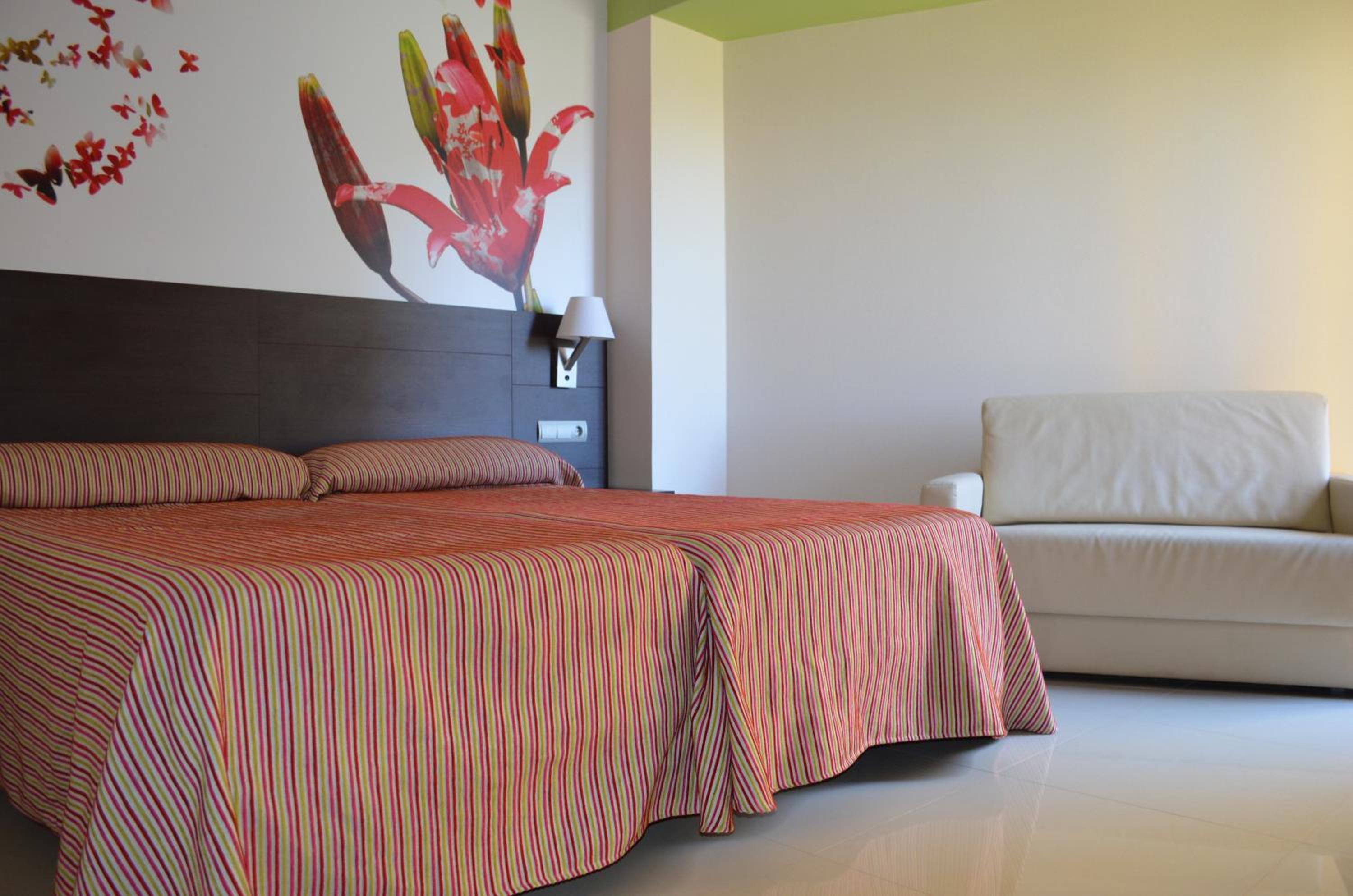 Double or Twin Room with Bed Sofa - Photo 1