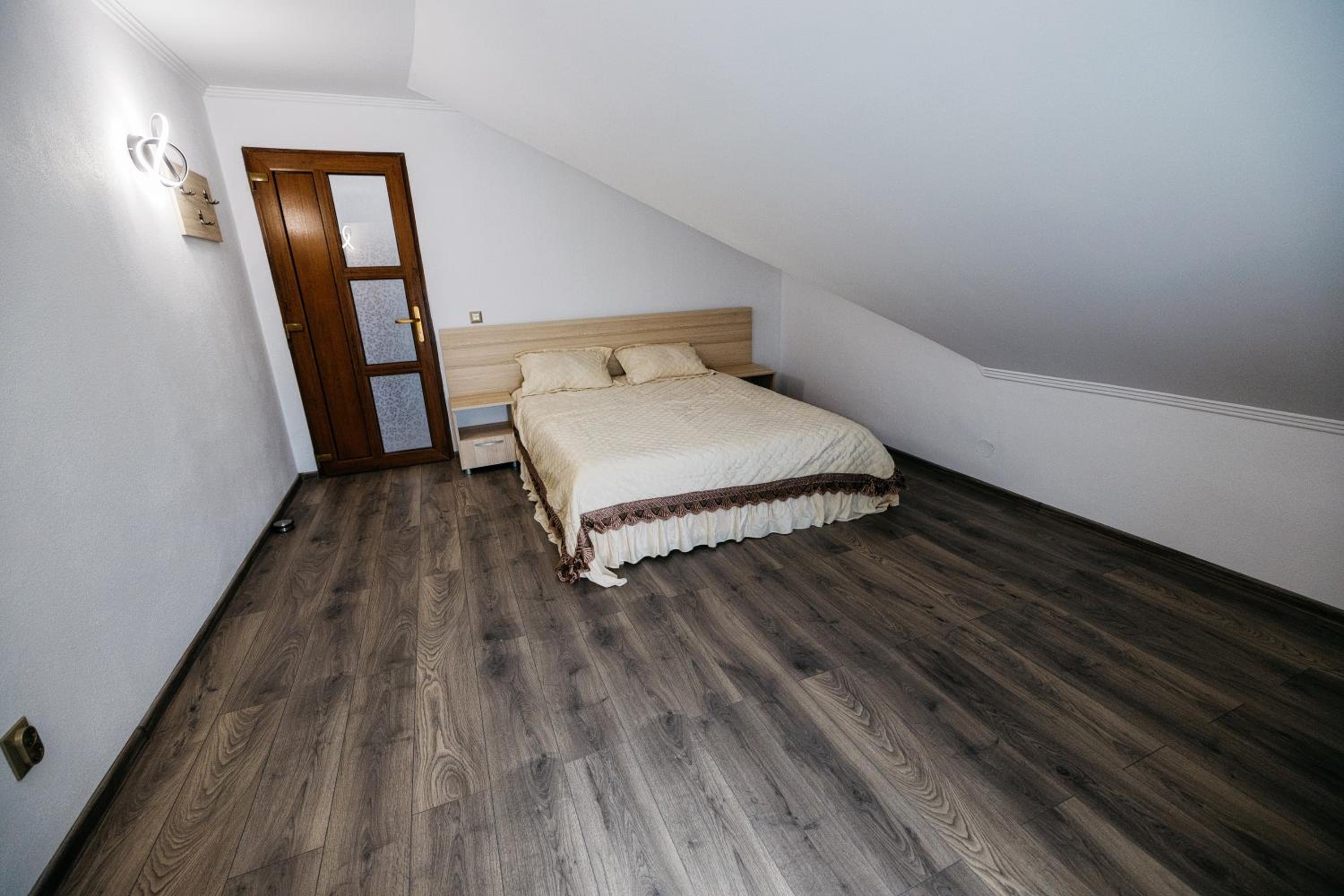 Double Room with Shared Bathroom photo 3