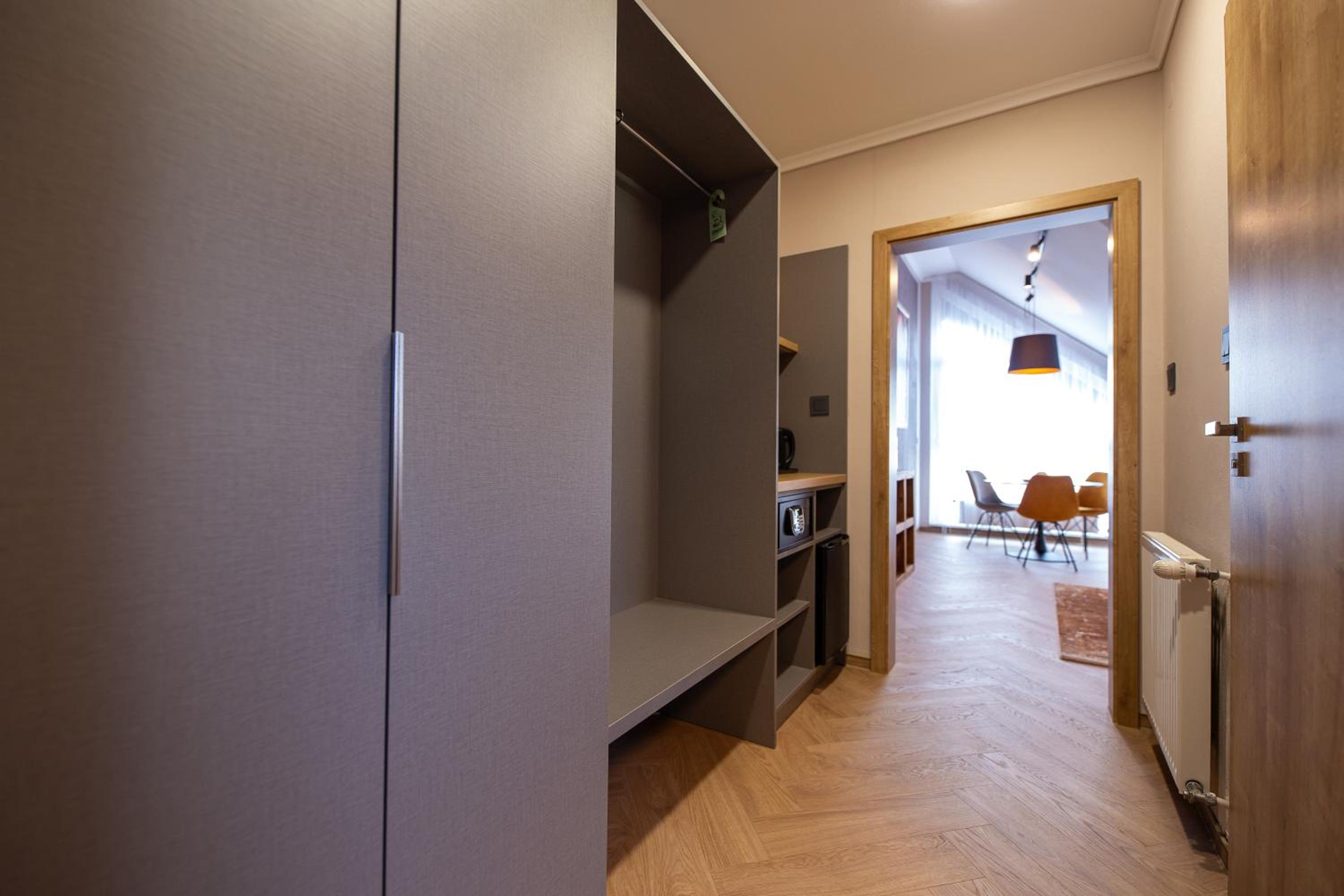 Suite - Photo 4