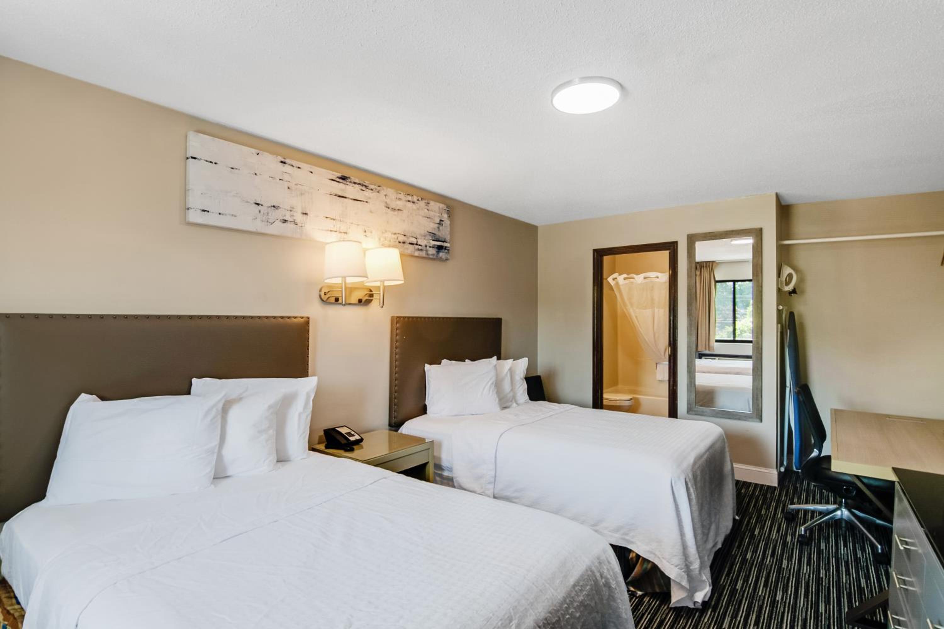 Double Room with Two Double Beds - Non-Smoking - Photo 2