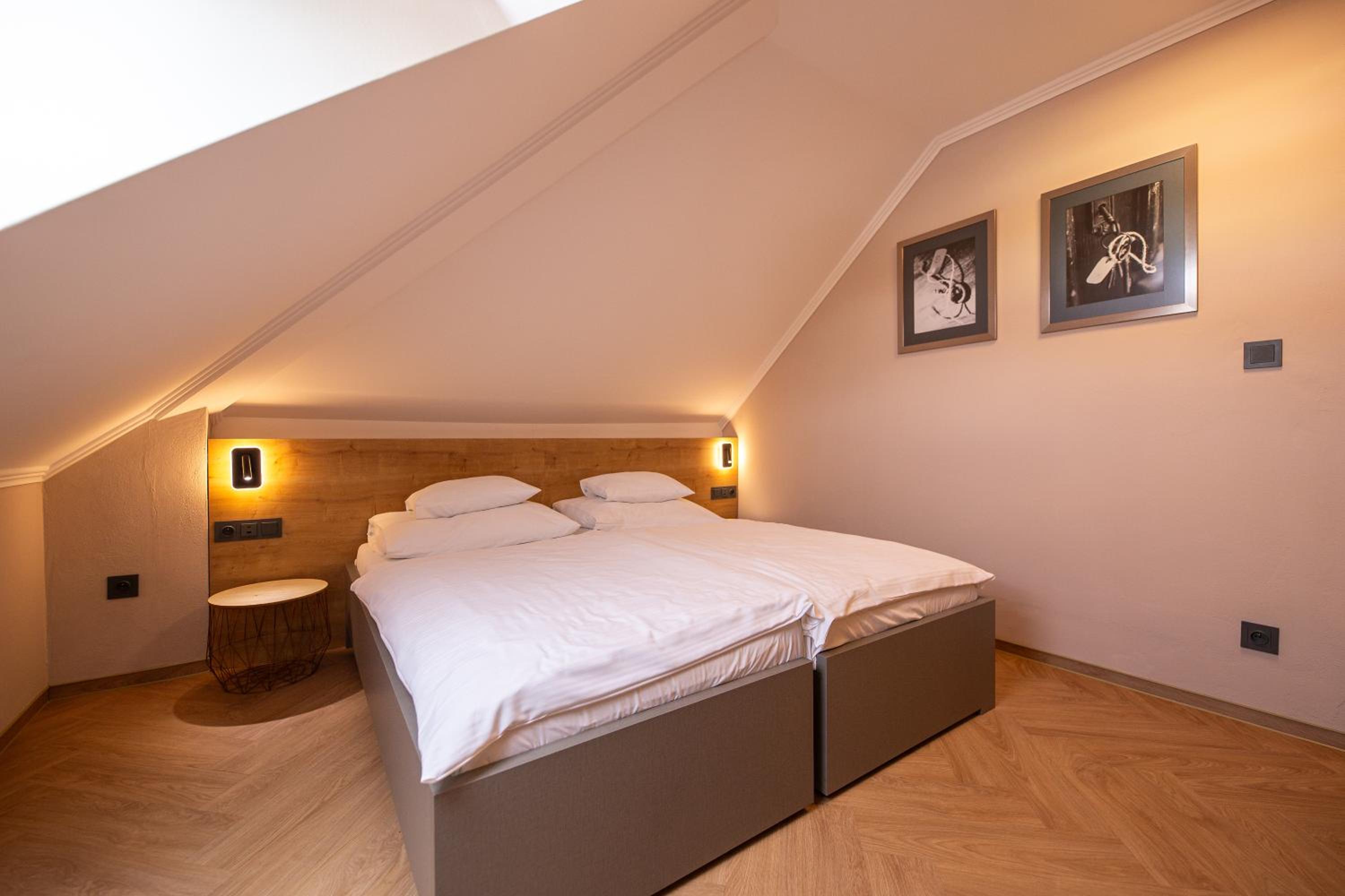 Suite - Photo 11